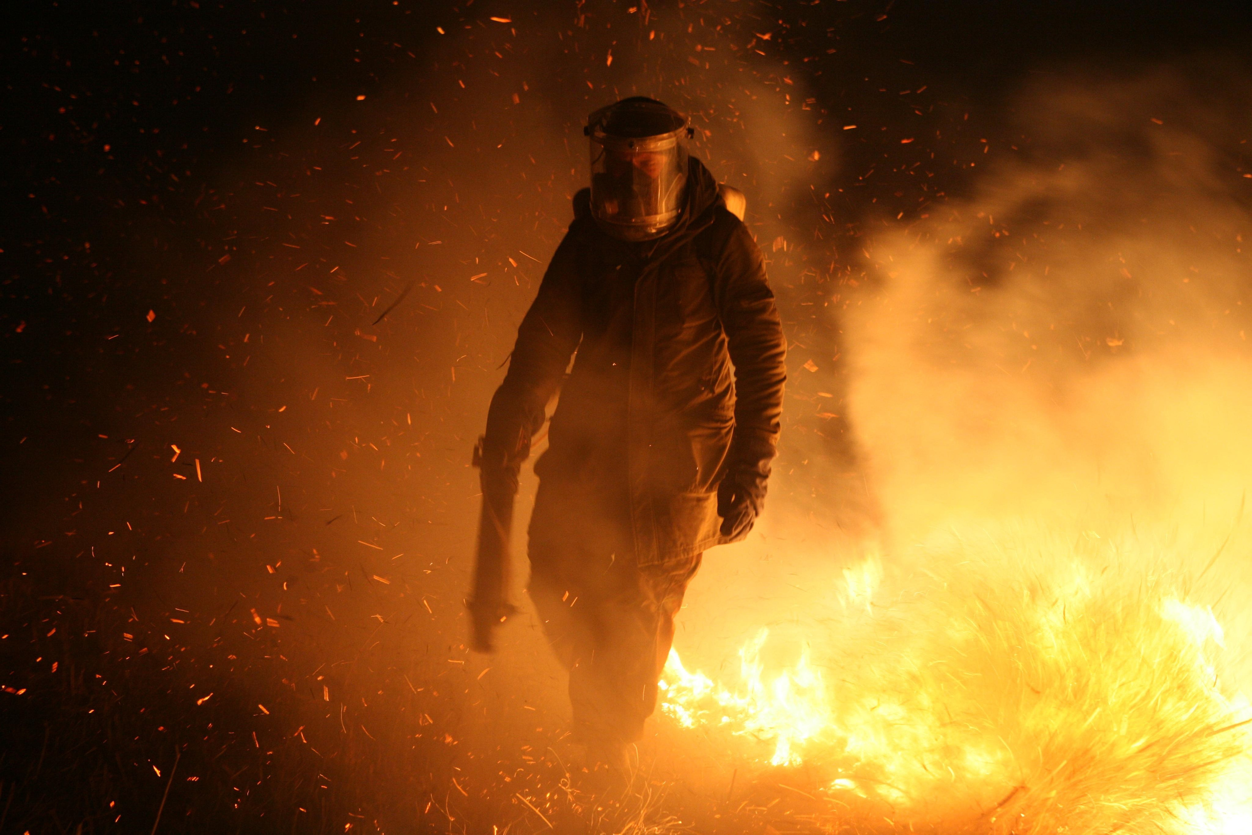 Травяные пожары. Фотограф Анна Барне