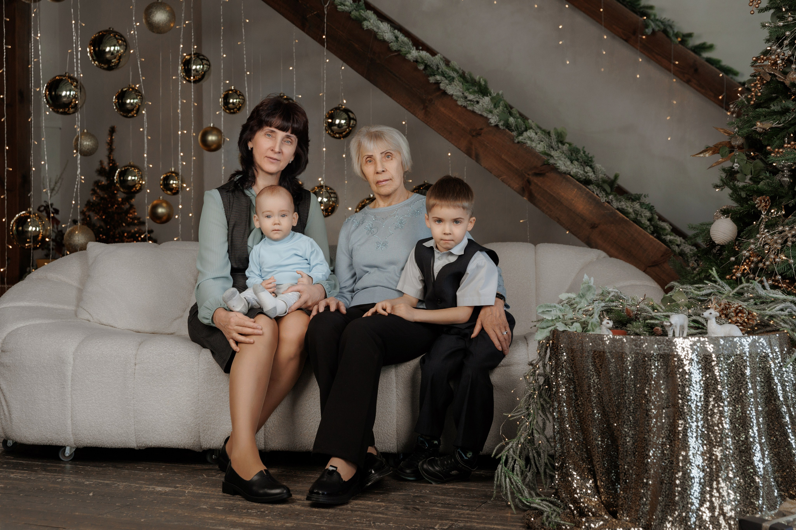 Катя с семьей. Фотограф женского портрета, беременности и материнства Харькова Елена