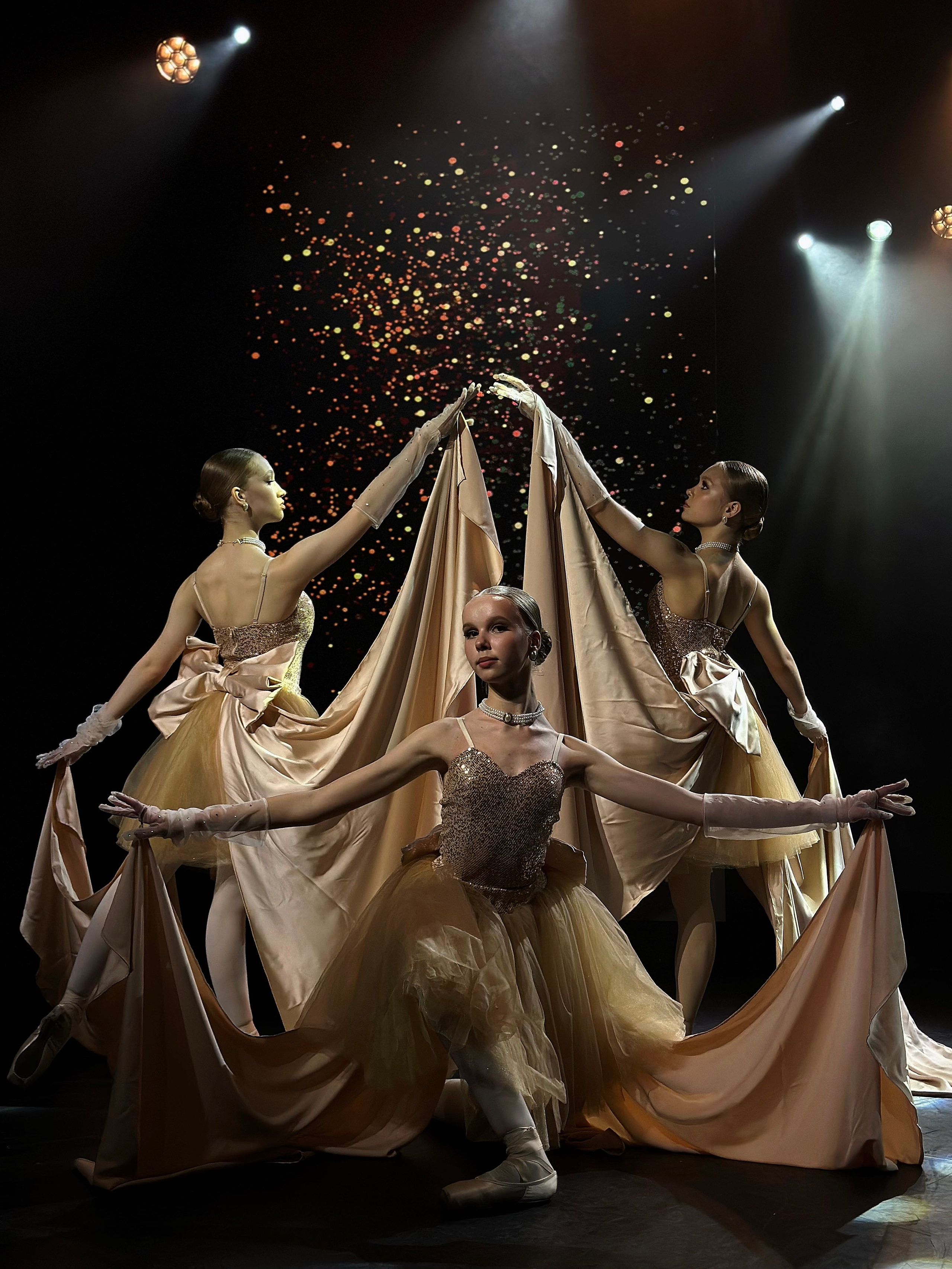 «ЛЮБЛЮ ДО СЛЁЗ». Танцевальный проект с балеринами «Old Money» в Екатеринбурге