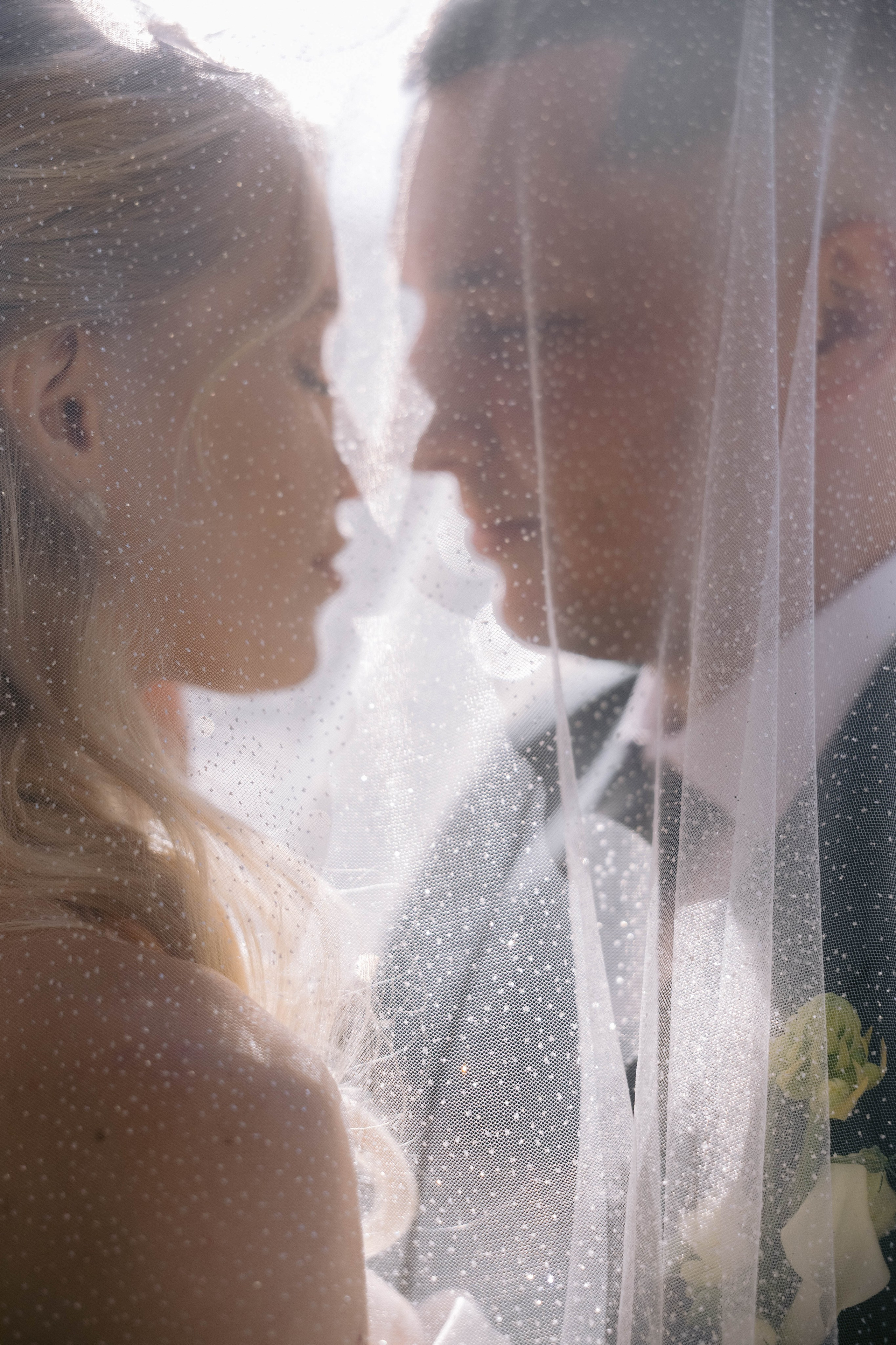 Ангелина, Ефим (прогулка после ЗАГСа). Фотограф в Волгограде Кристина Прохоренко