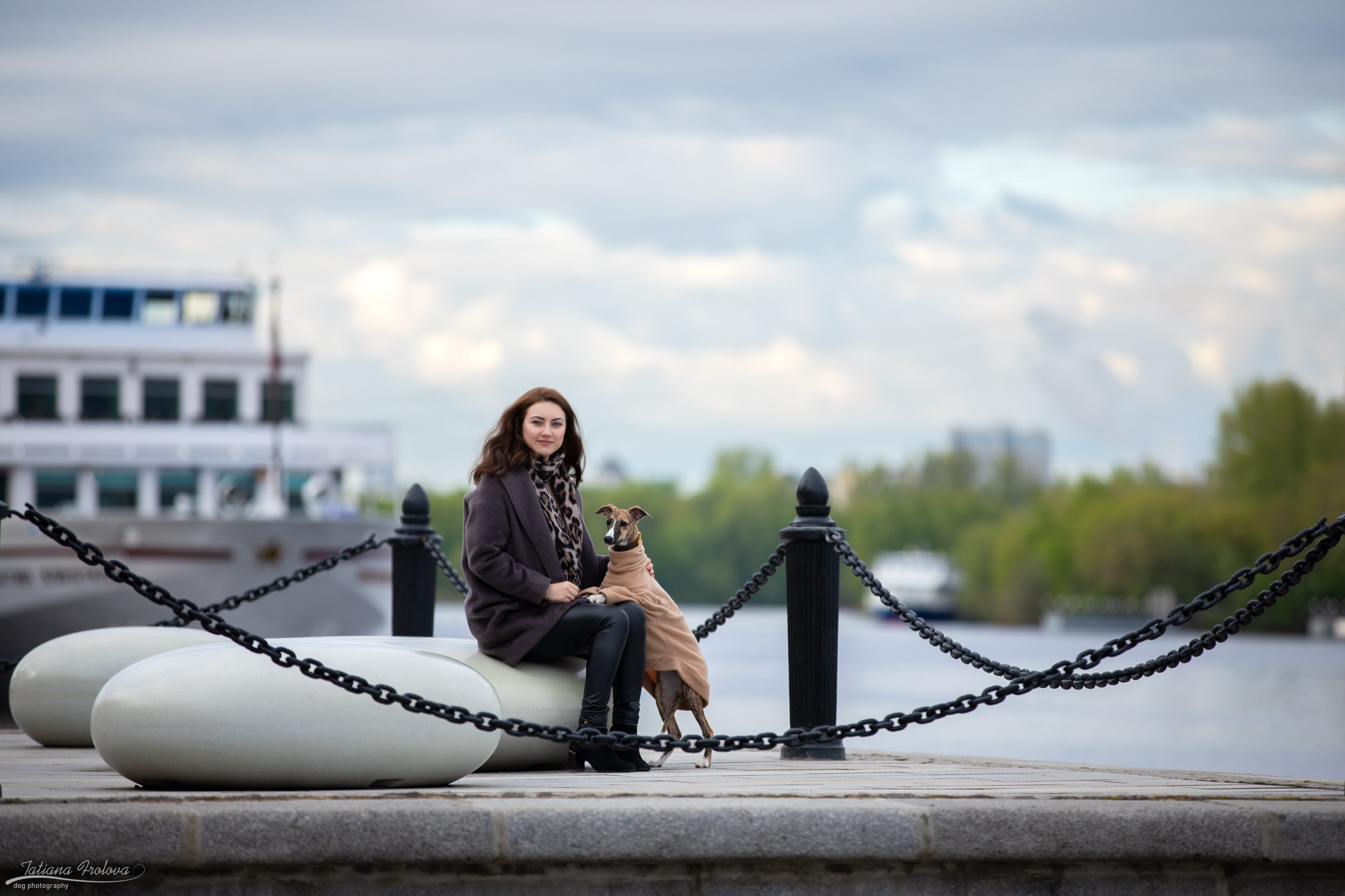 Городская фотопрогулка для Насти и щенка уиппета Корицы. Фотограф-анималист в Москве и Московской области Татьяна Фролова
