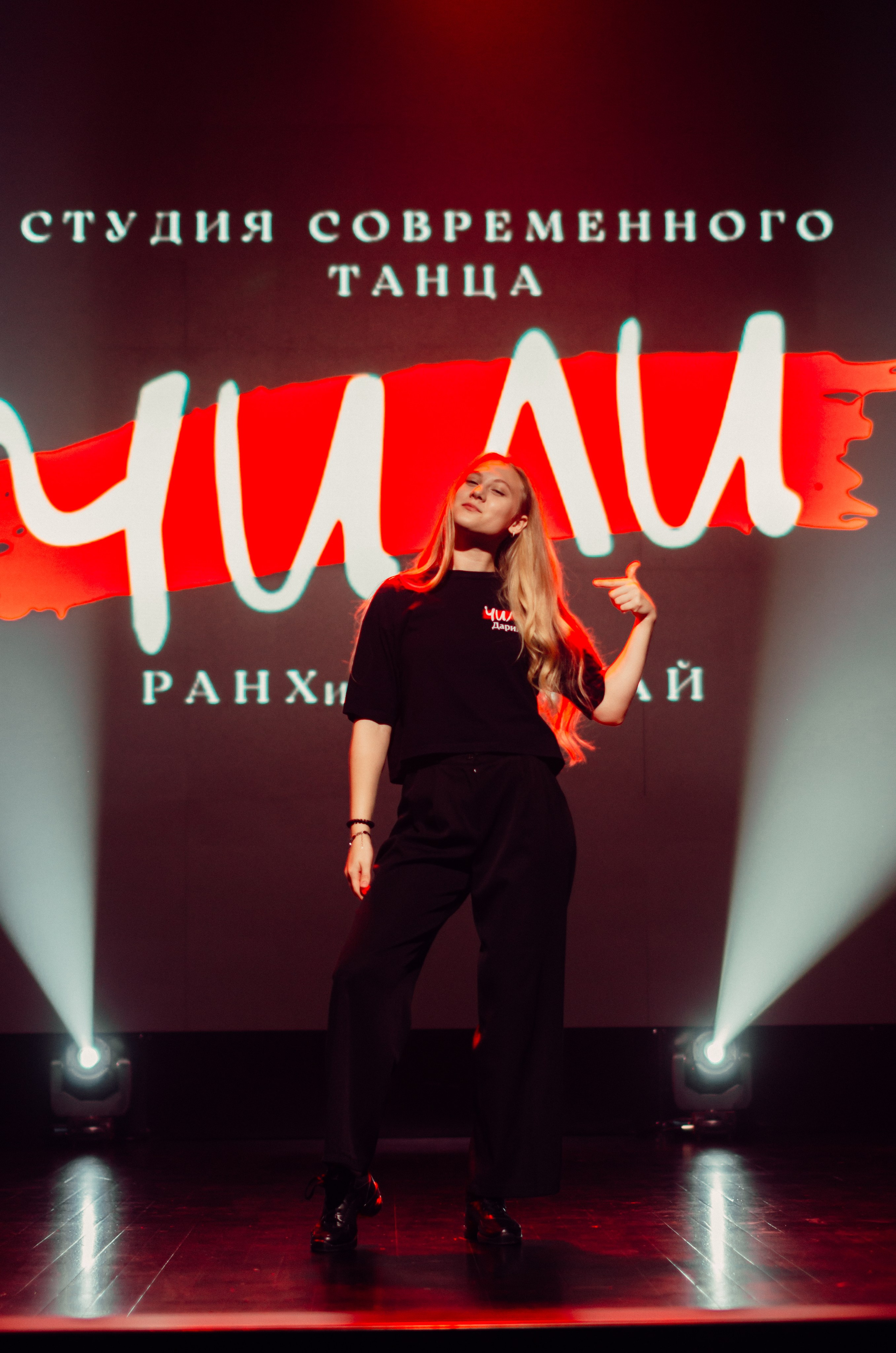 Групповая фотосъемка танцевального коллектива. Денисова Аля — фотограф для парных съемок и индивидуальных историй в Барнауле