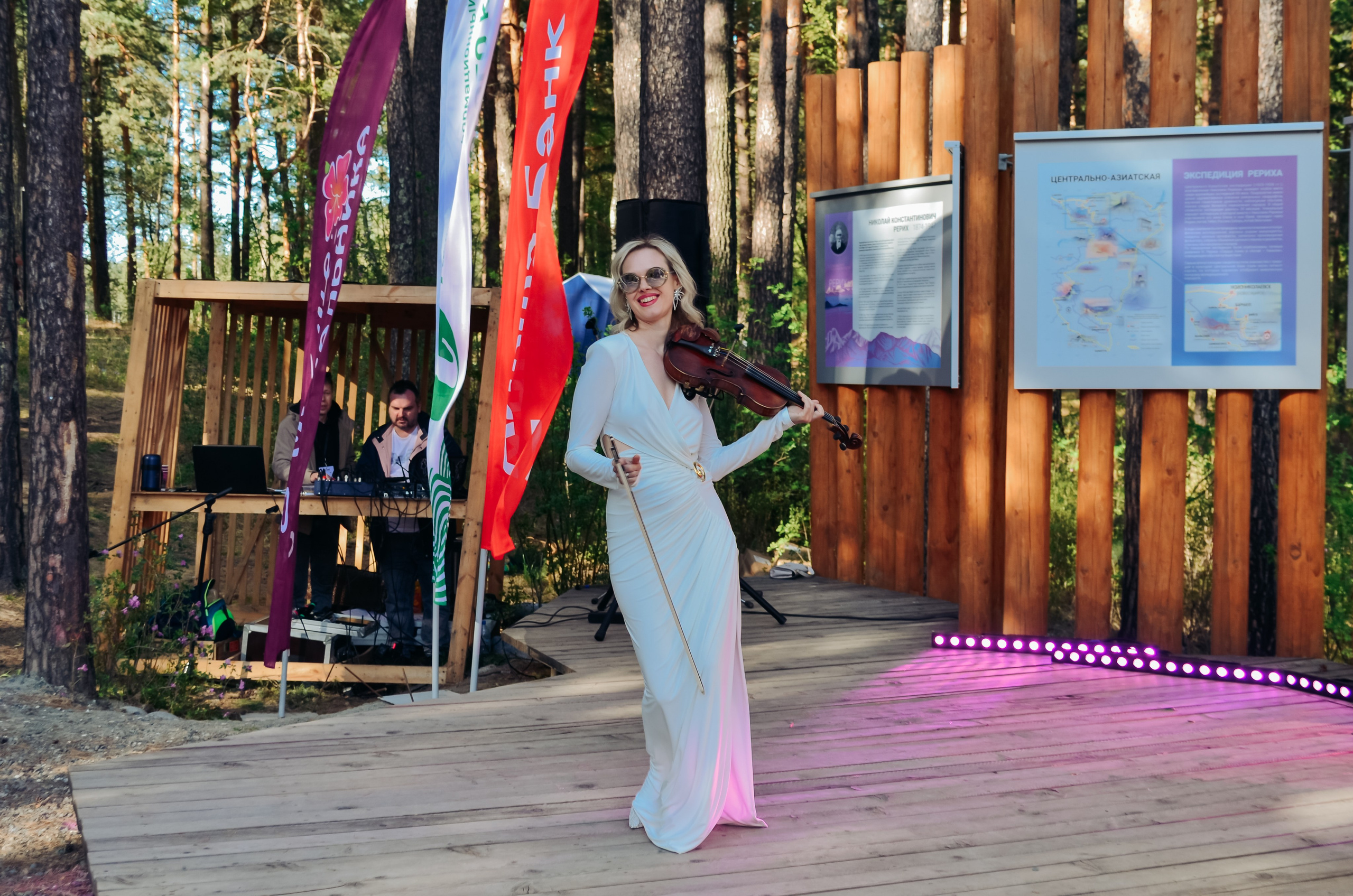 Фестиваль «Цветение Маральника на Алтае 2025». Фоторепортаж. Денисова Аля — фотограф для парных съемок и индивидуальных историй в Барнауле