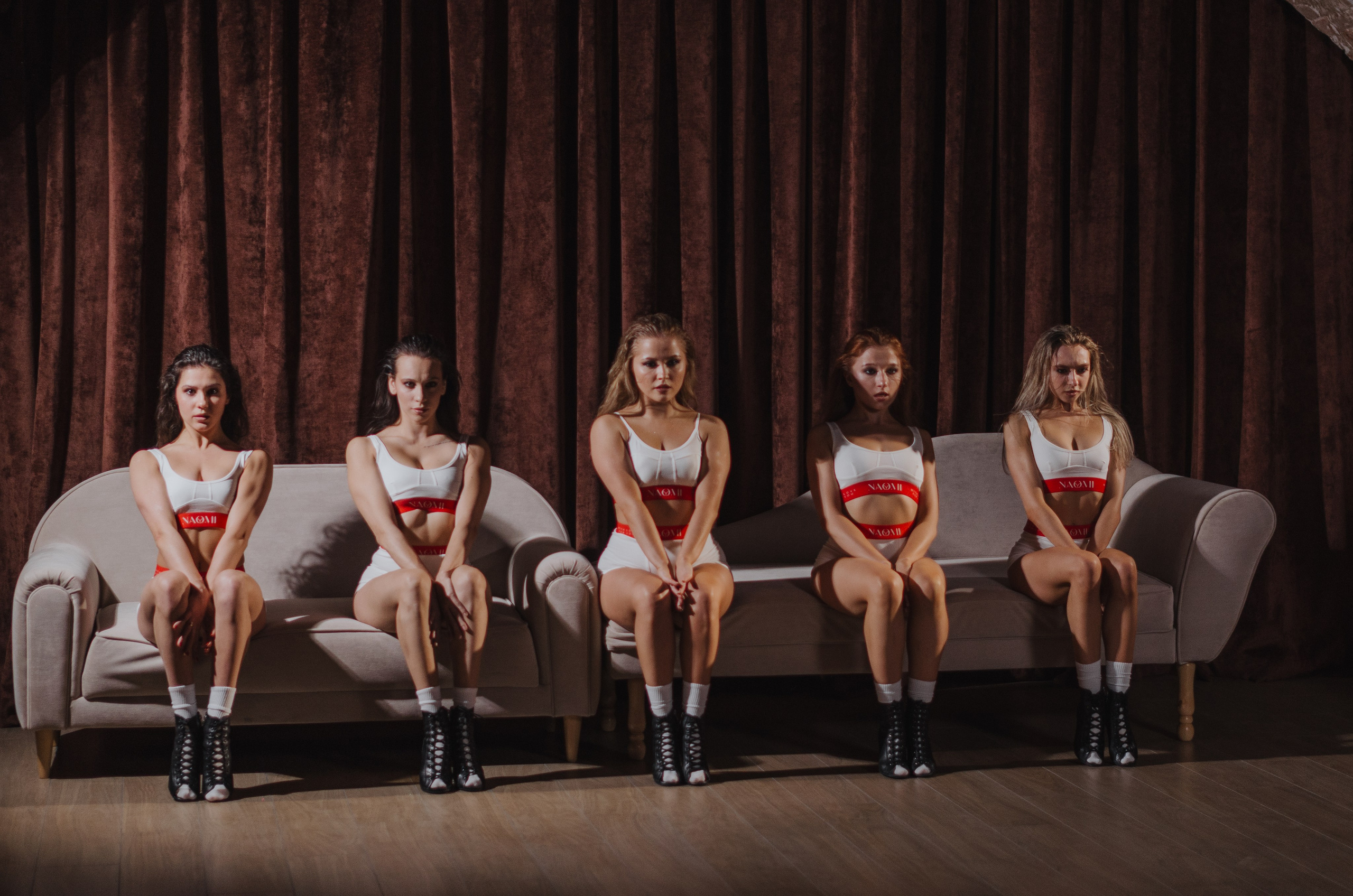 Фото-подглядки с видеосъемки танцевальной команды «Secret». Денисова Аля — фотограф для парных съемок и индивидуальных историй в Барнауле