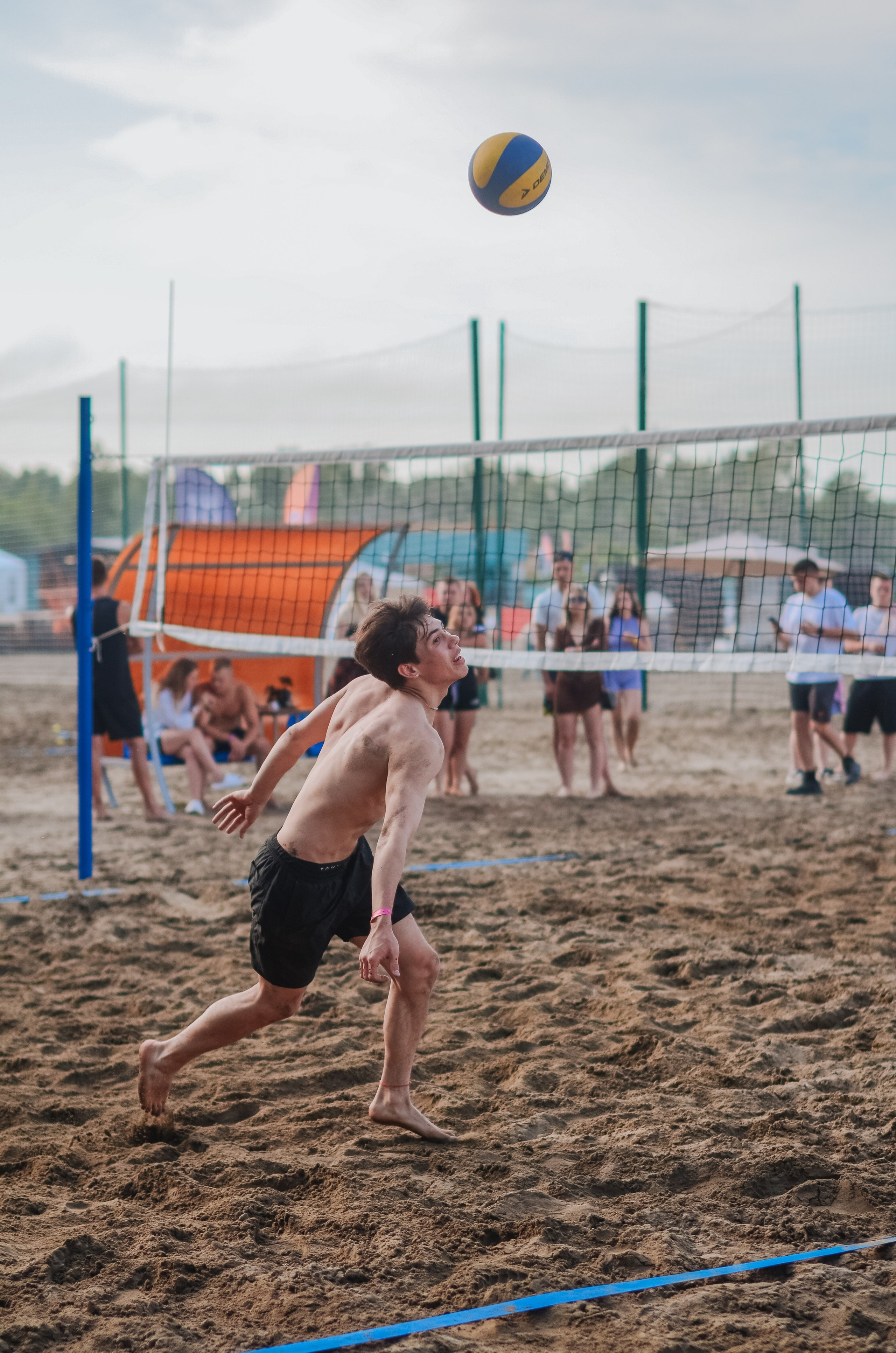 Фестиваль «Грань» 2025. Спортивная площадка. Денисова Аля — фотограф для парных съемок и индивидуальных историй в Барнауле