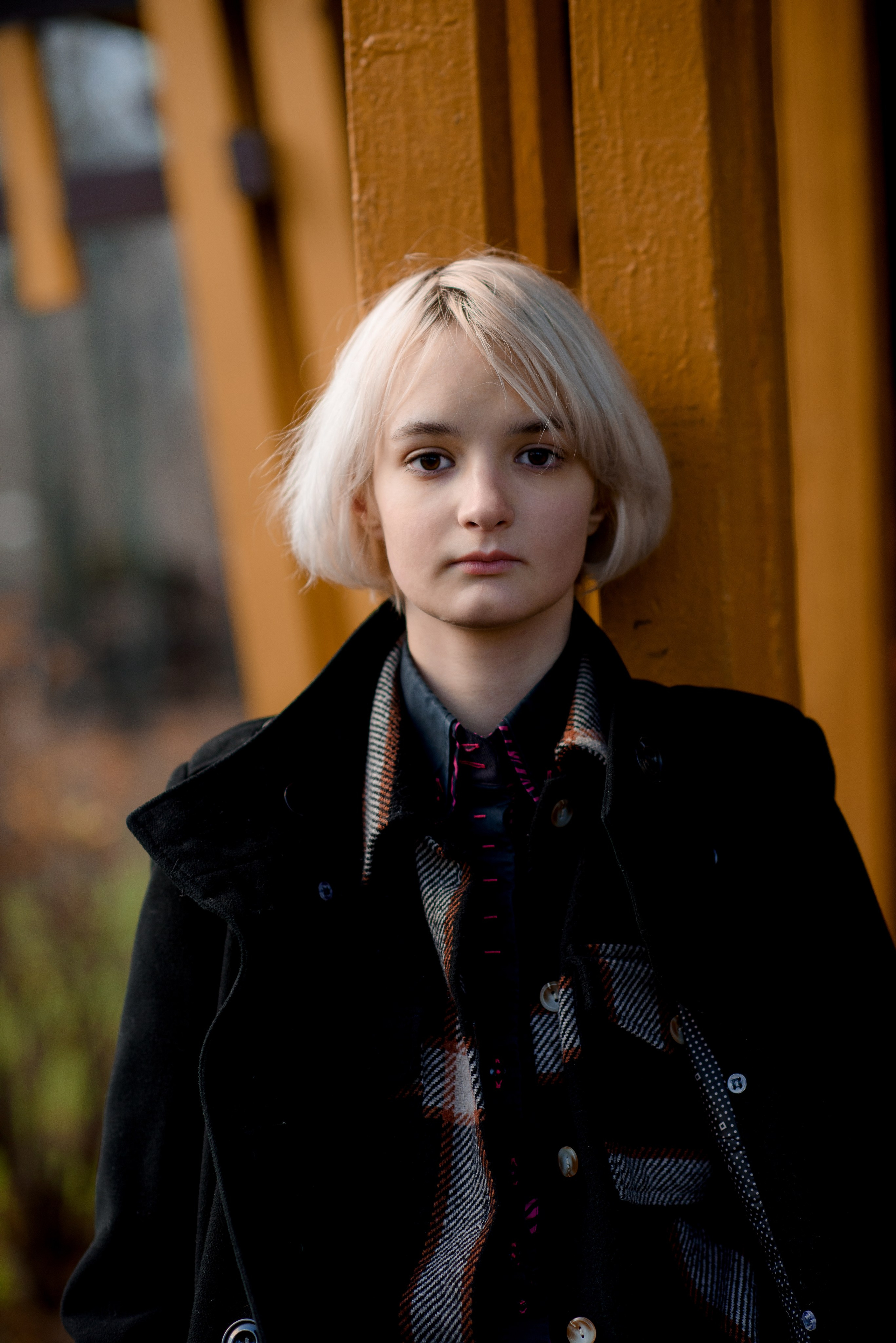 Фотосессия девочки подростка в осеннем саду. Главная