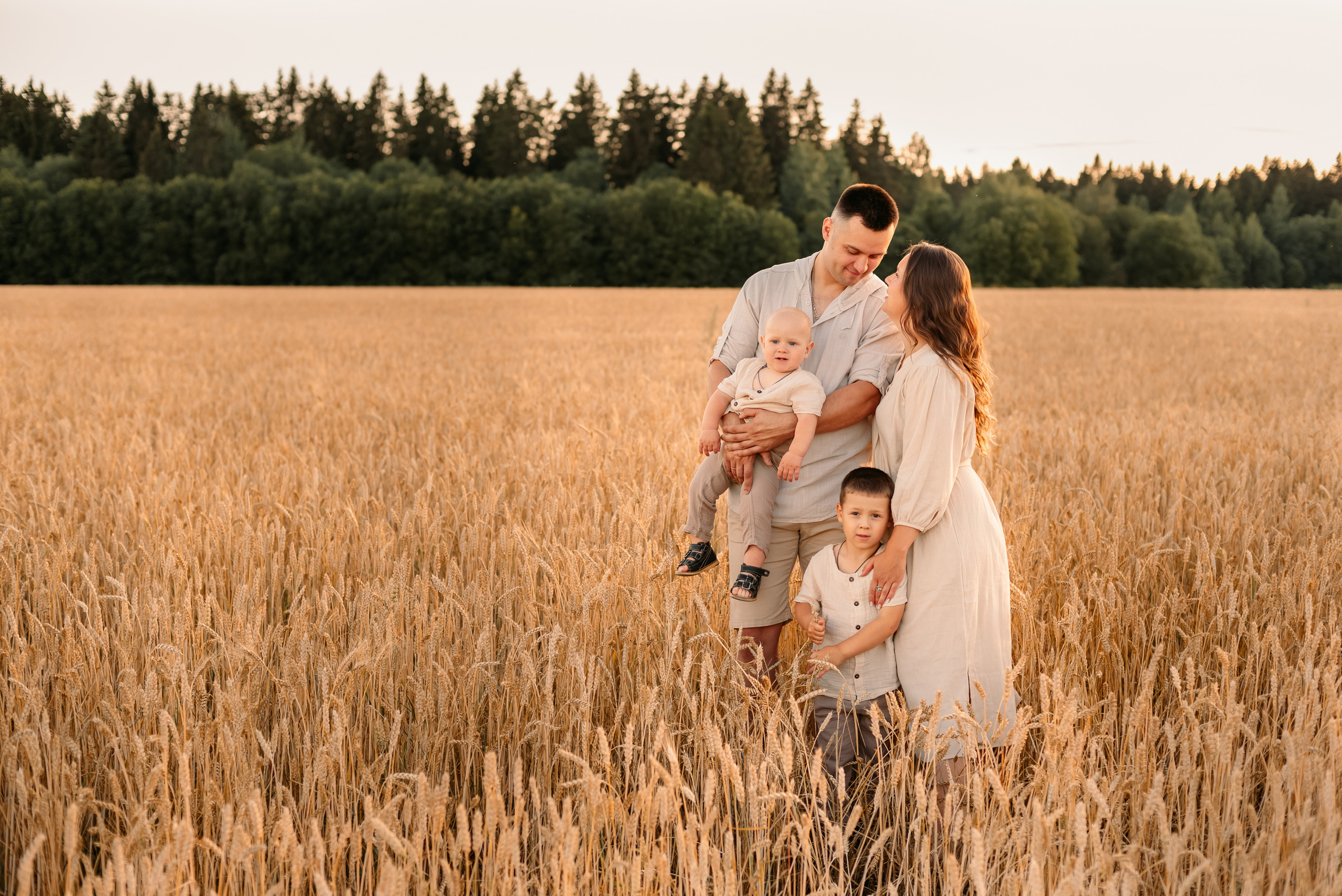 Семейная фотосессия на природе. Фотограф Юлия Кондратьева