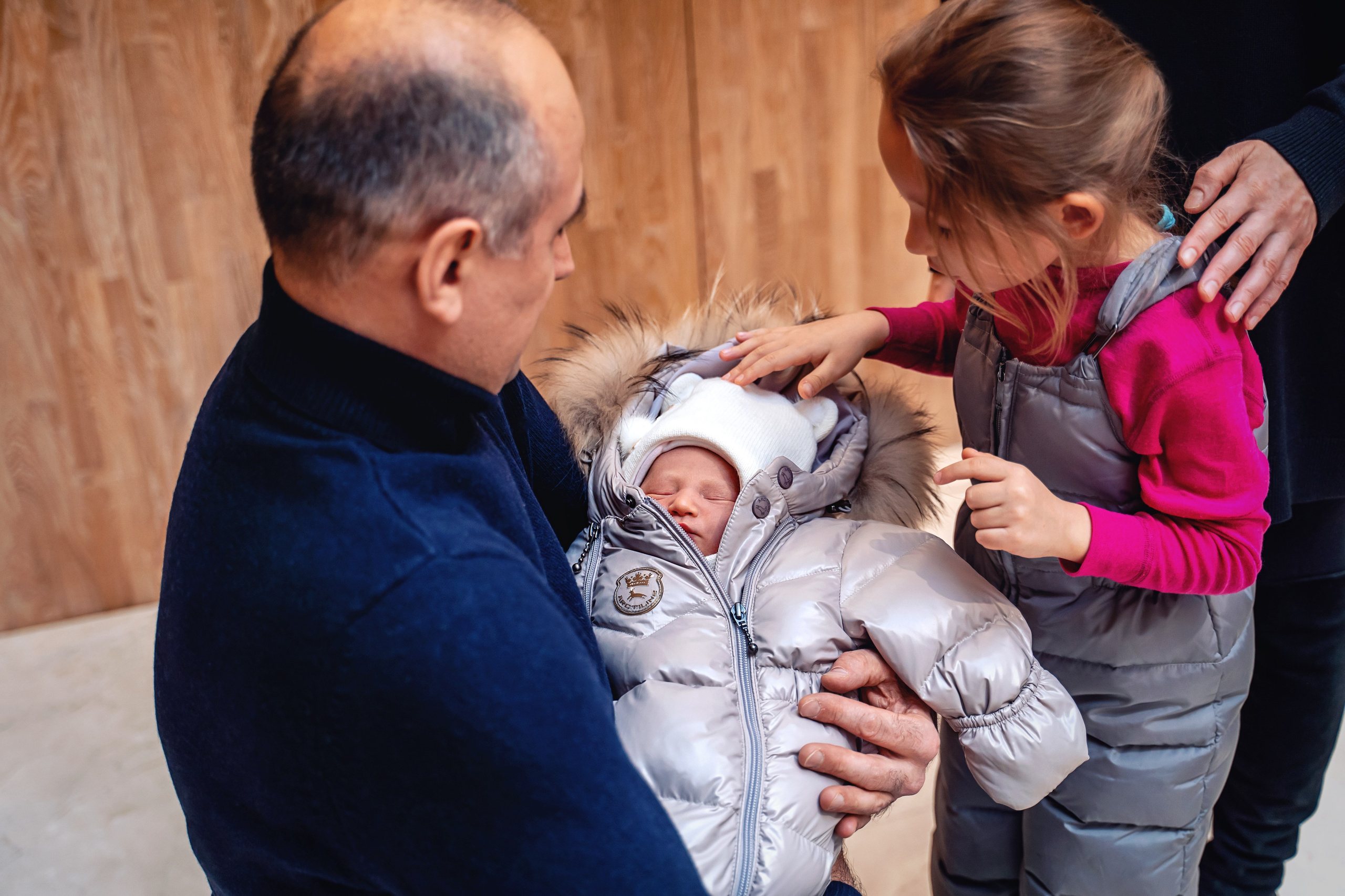 Выписка из роддома Лапино. Фотограф на выписку из роддома Москва. Фотограф \ Видеограф на Крещение, Венчание Москва| Семейные съемки