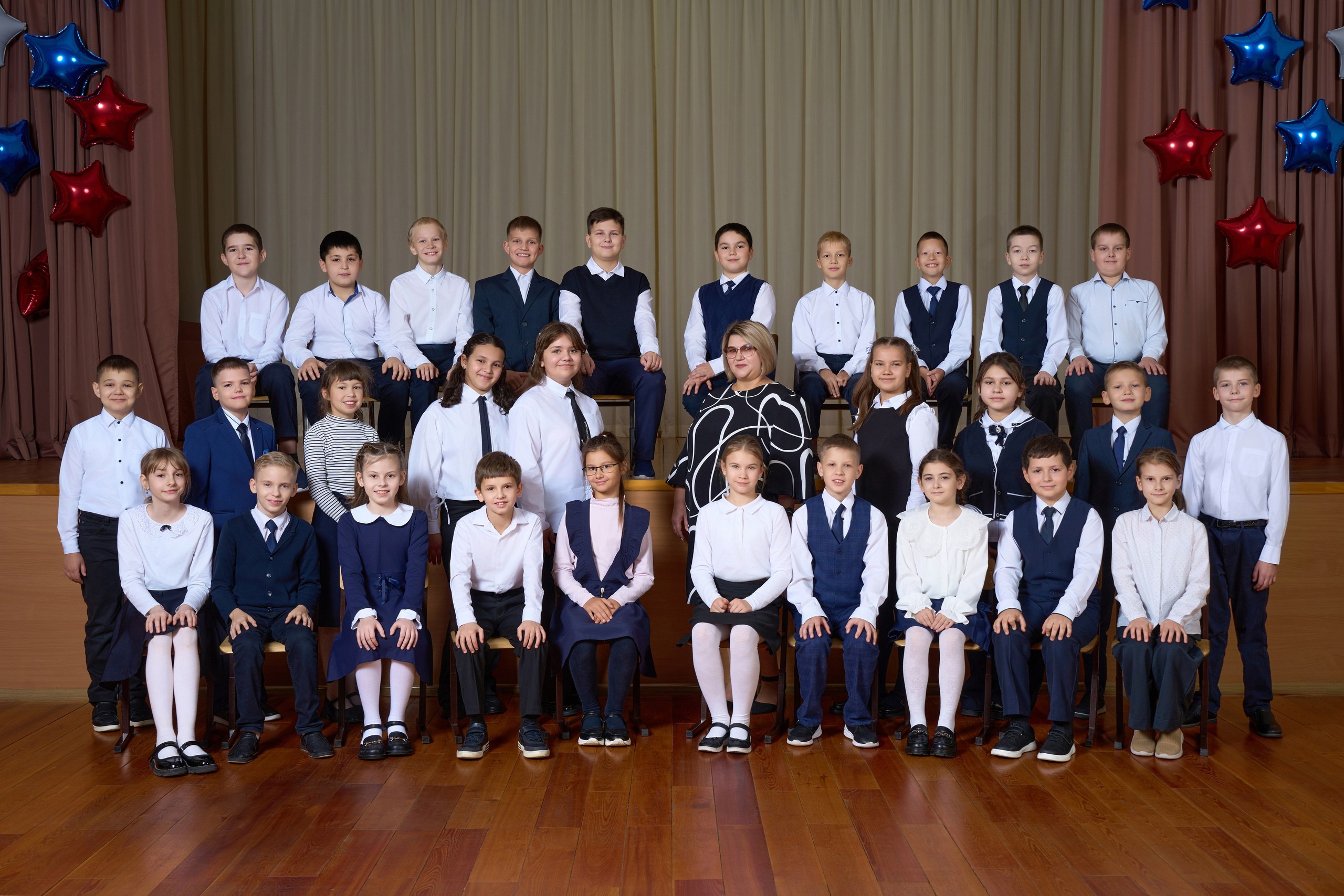 класс 4 с учителем общая фотография в школе