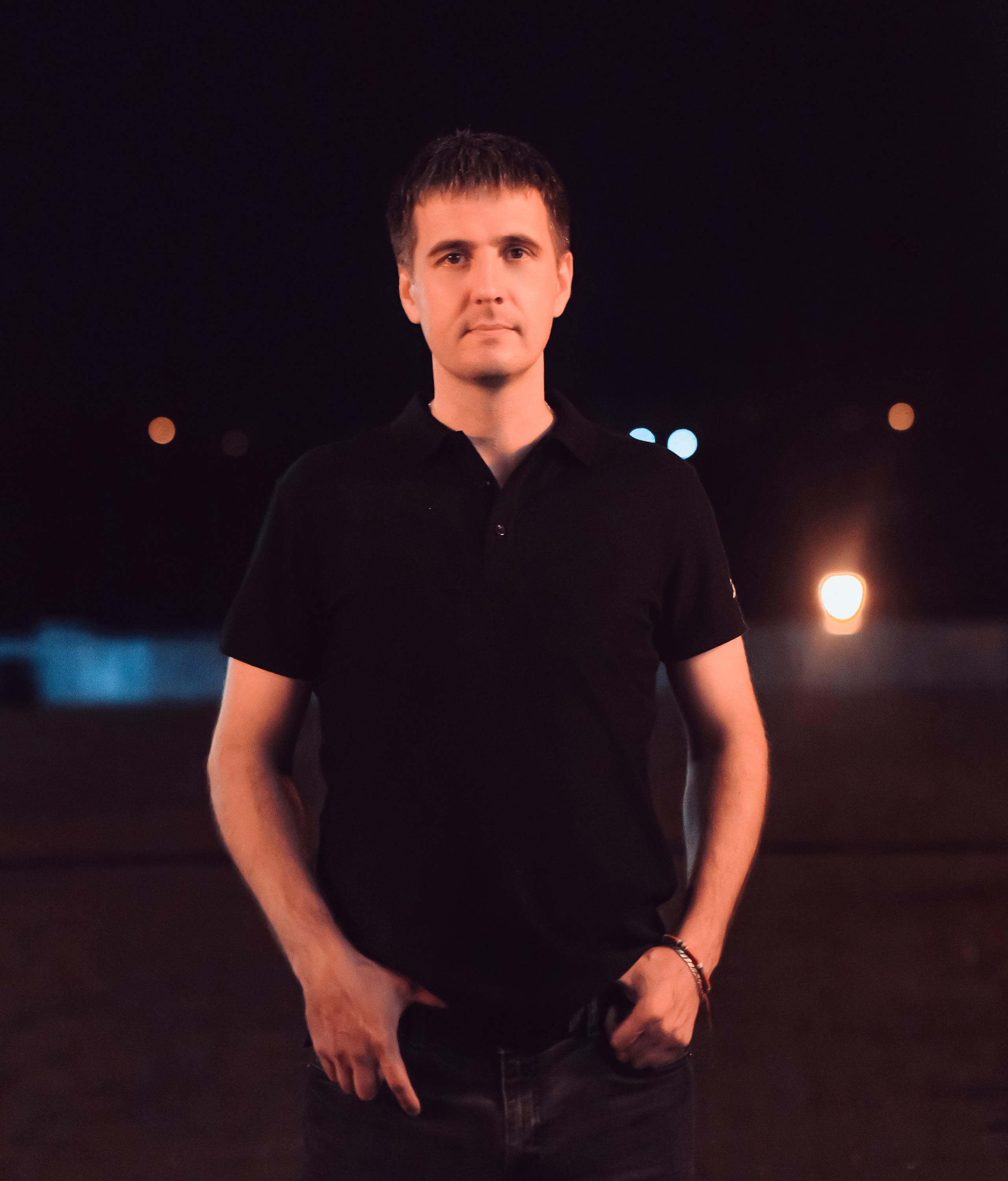 Дмитрий в городе. Фотограф Пермь. Фотосессия в фотостудии Перми и на свежем воздухе