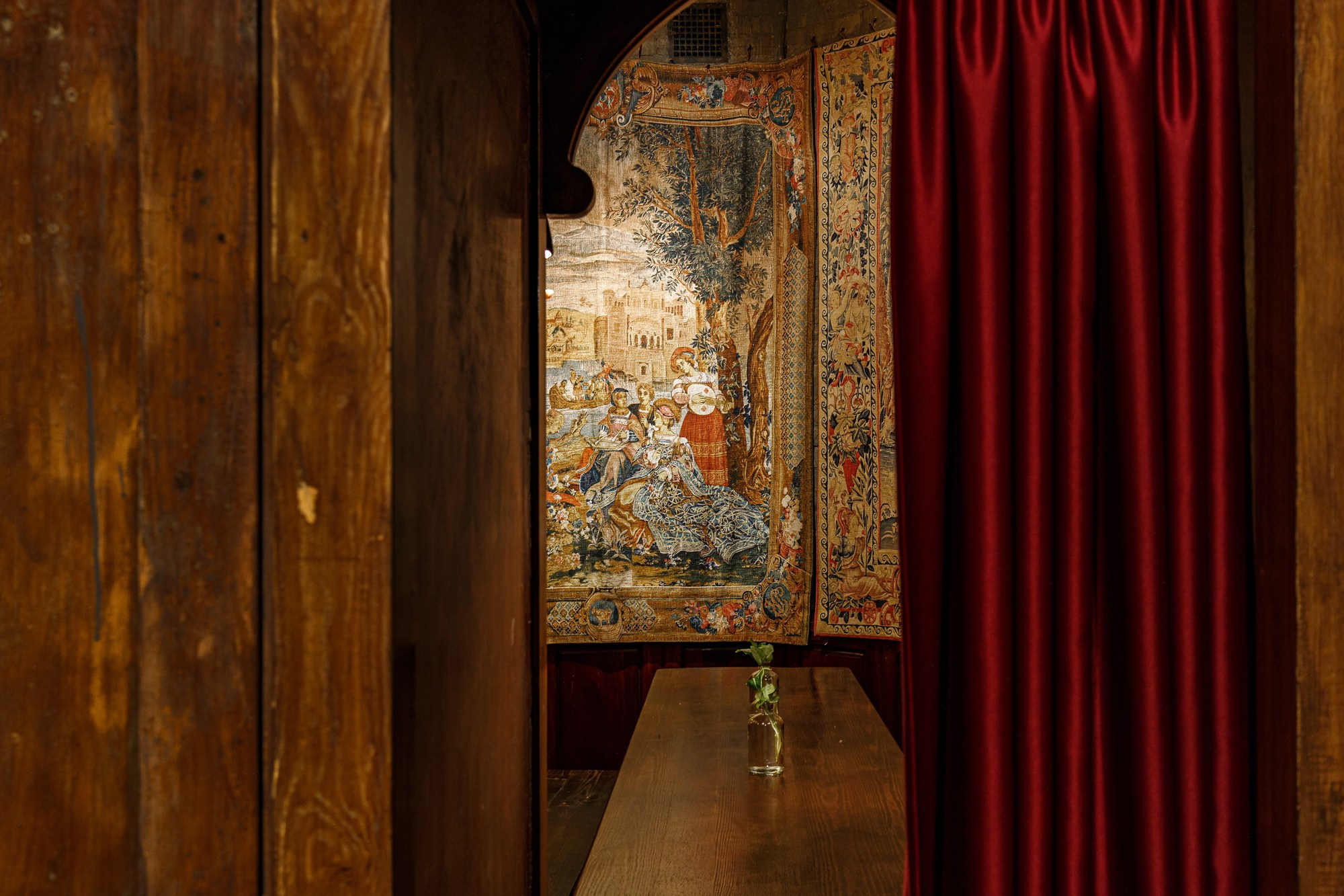 Black Swan. Photographer Ksenia Kolesnikova. Interior, Product, and Portrait Photography in Moscow