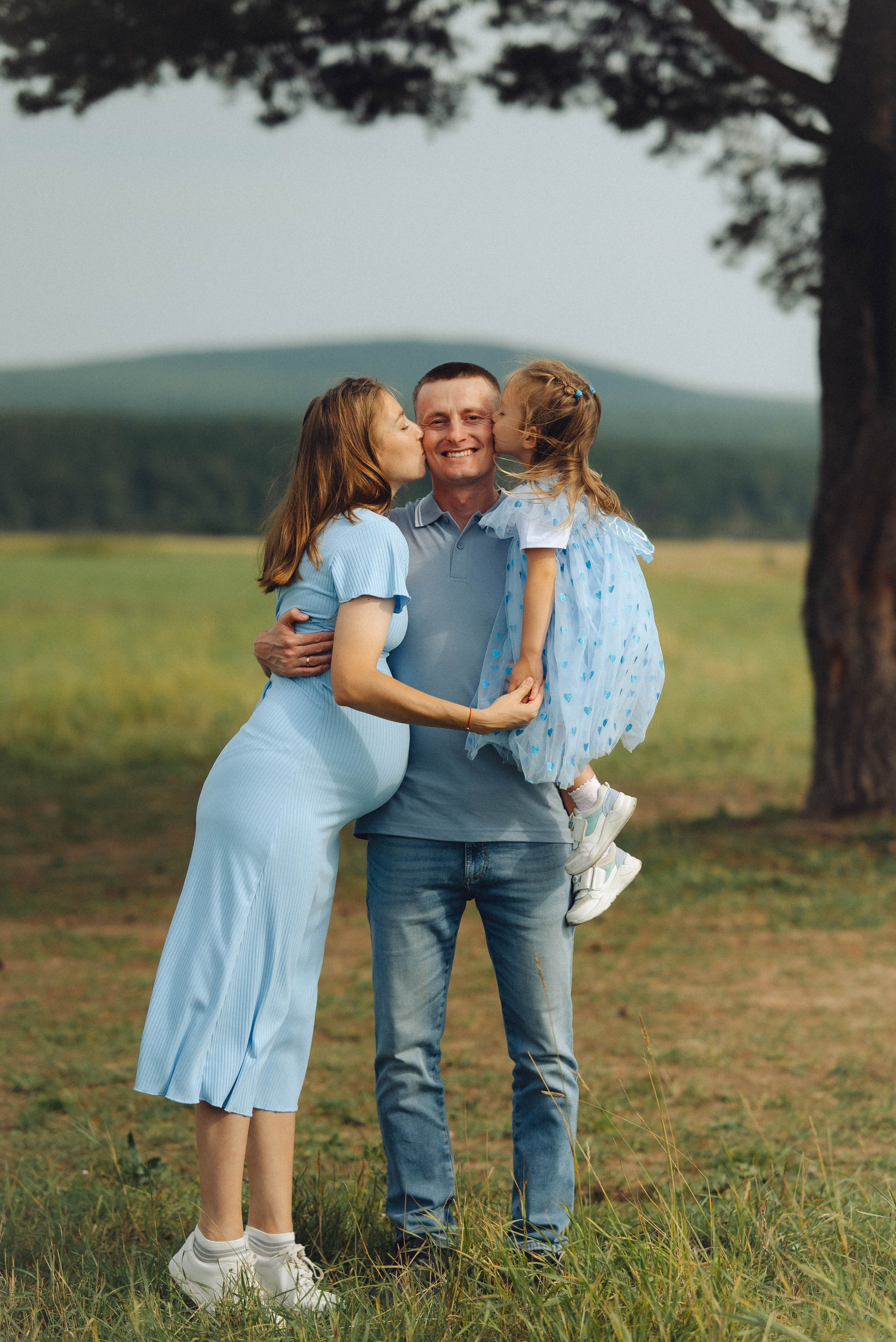 У дерева. Портретный и семейный фотограф в Екатеринбурге Мишина Татьяна