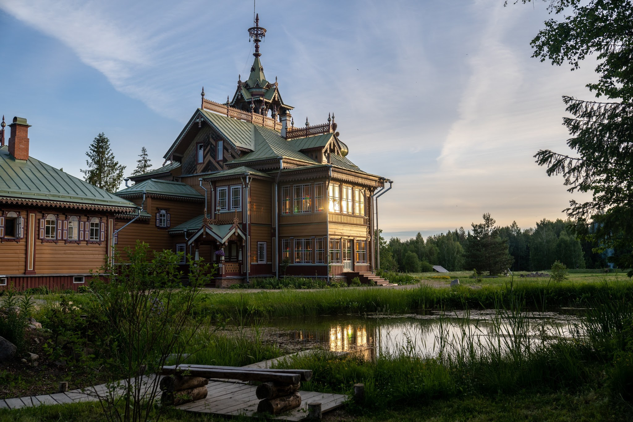 Кострома, Асташово, Восстановленный терем в псевдо- русском стиле. Фотограф Василий Буланов