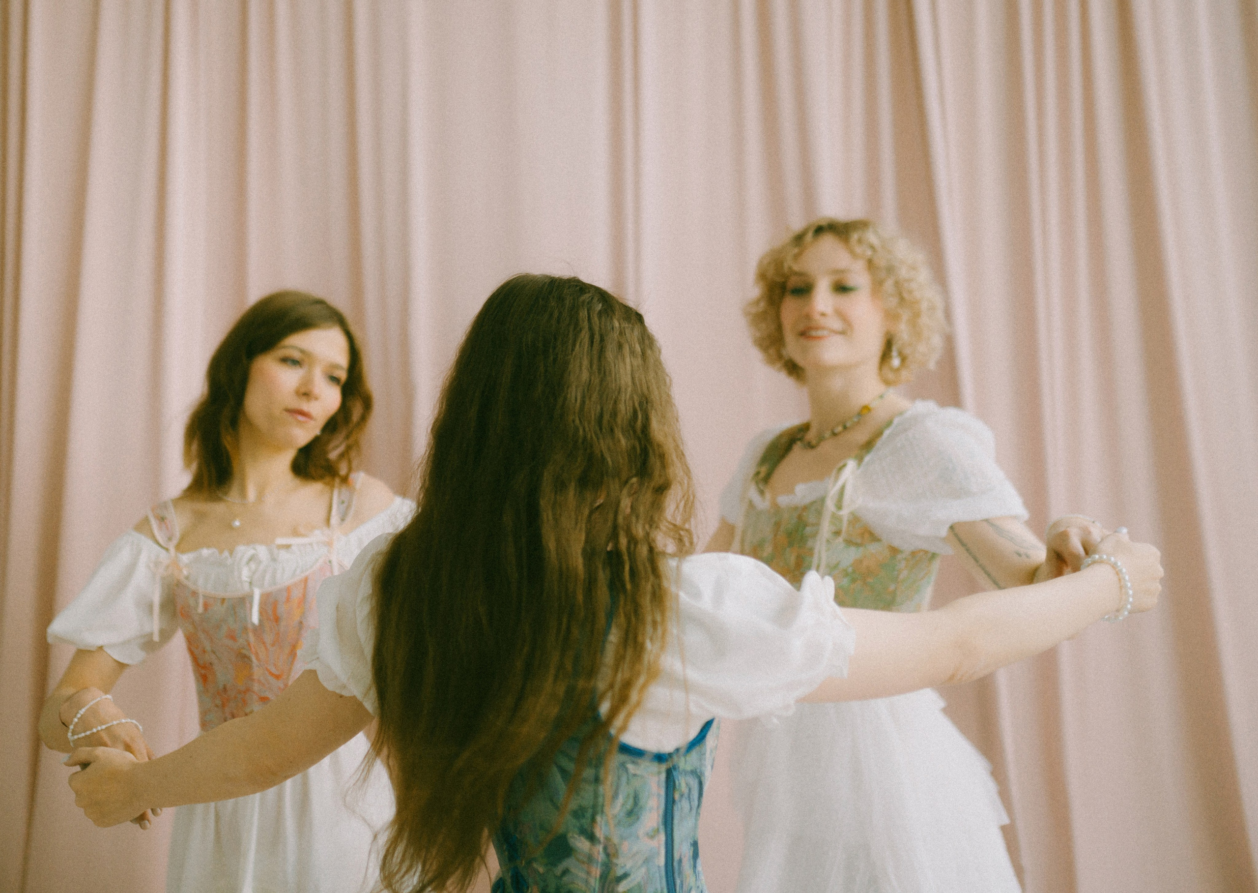 Ксюша, Леона и Василиса. Портретный фотограф в Москве Ефанова Ульяна. Женский портрет