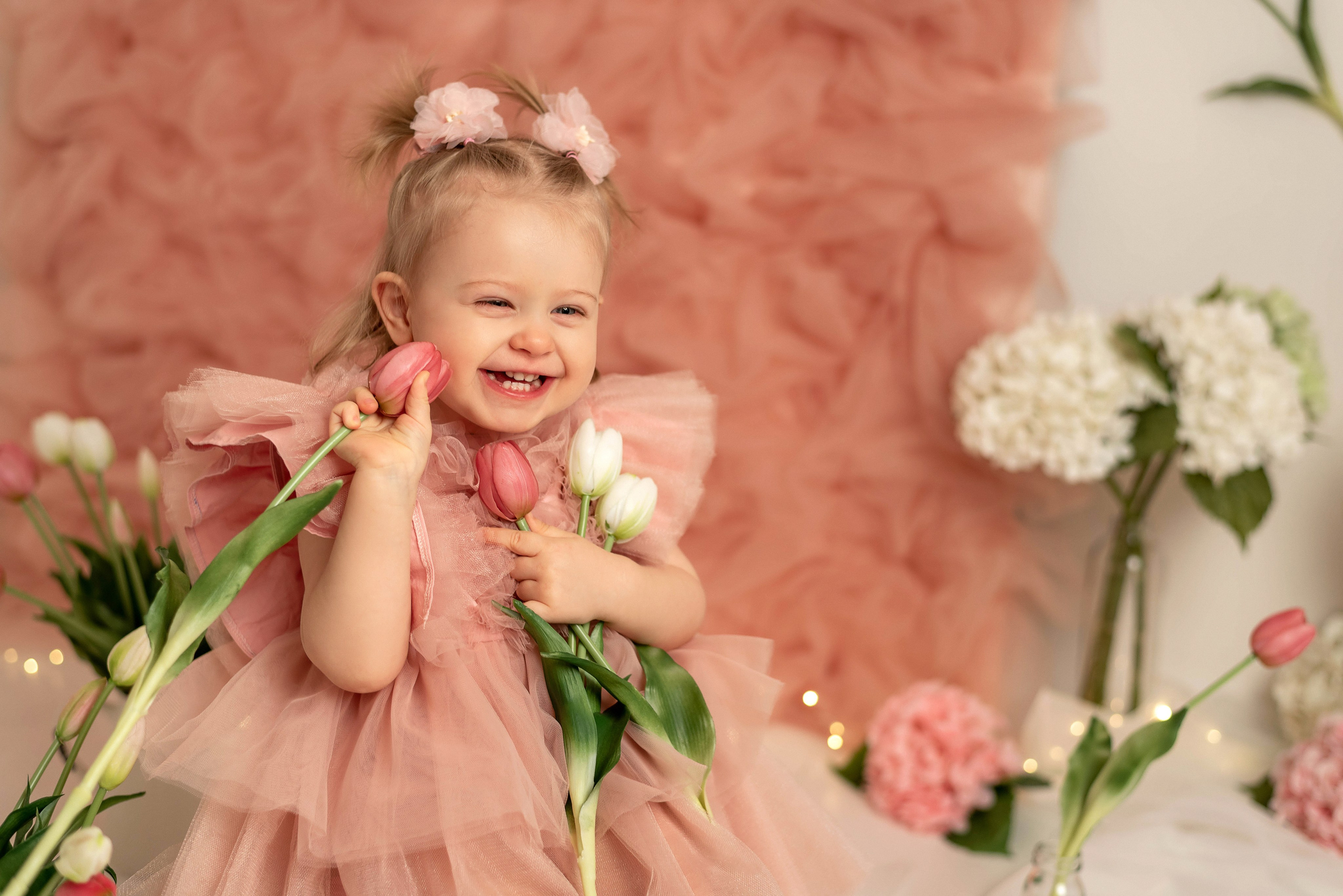 Мия — тюльпаны 2026. Семейный и детский фотограф Наталья Горда