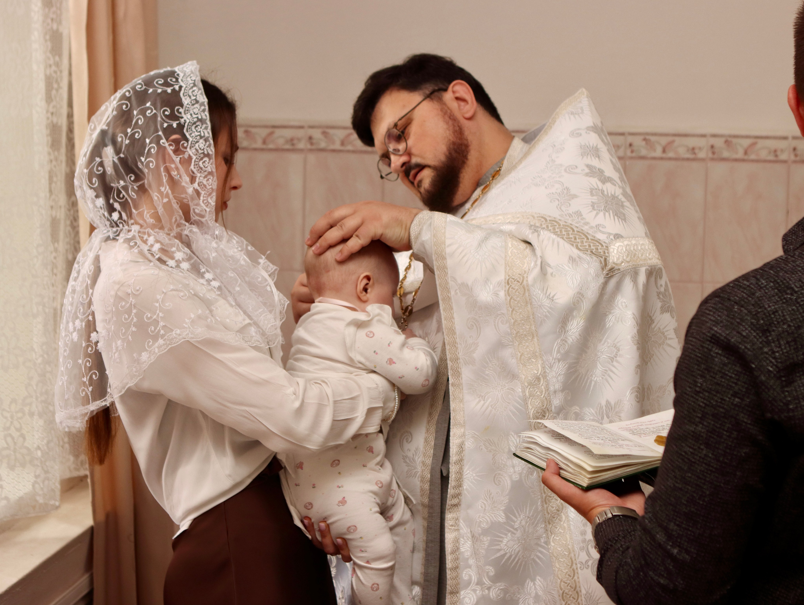 Анастасия и Вадим — крещение Виктории. Фотограф в Курске Смирнов Евгений