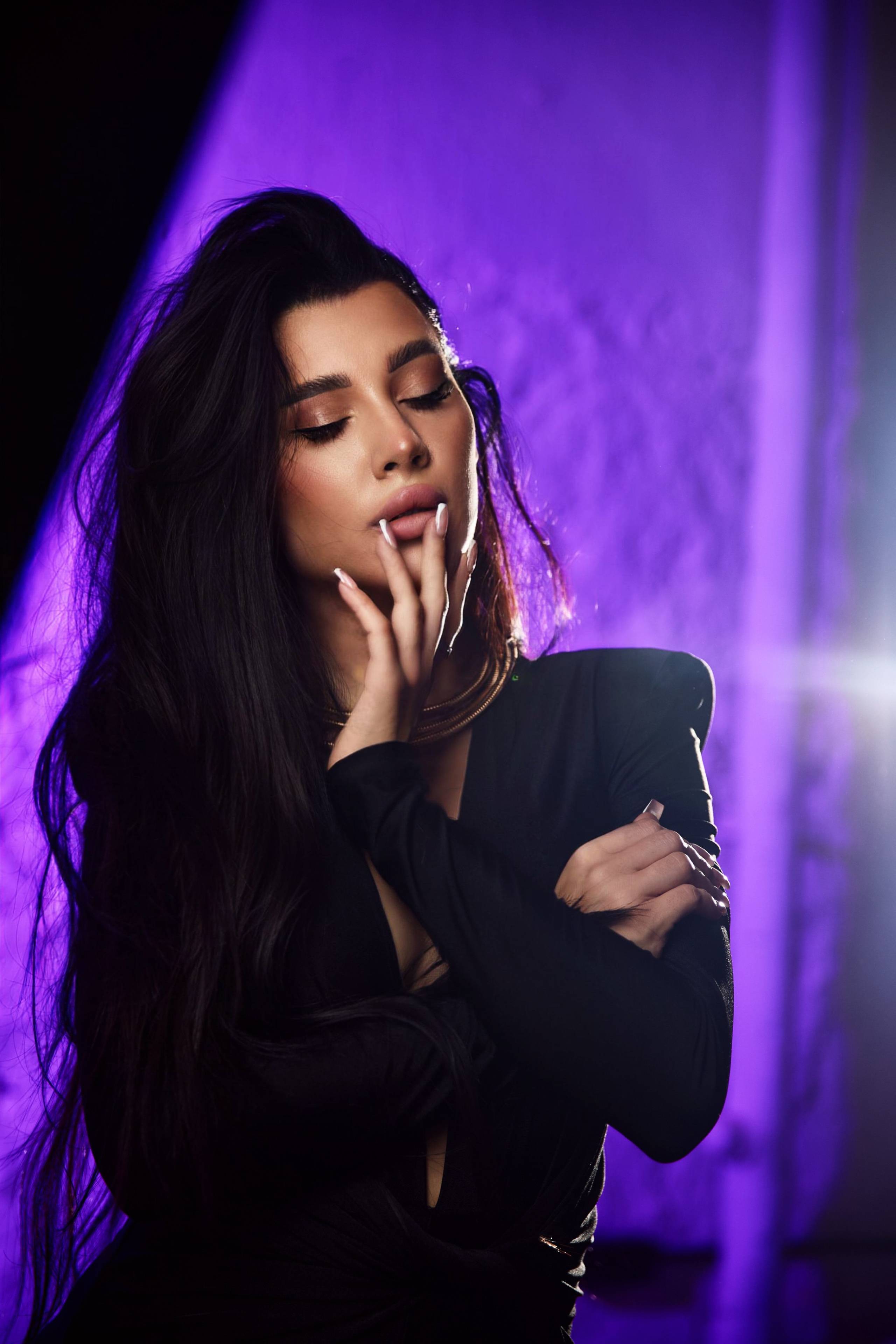 Portrait women’s photo session at the Photo Studio. Professional photographer in Sochi Victoria Joy. Teaching Photography