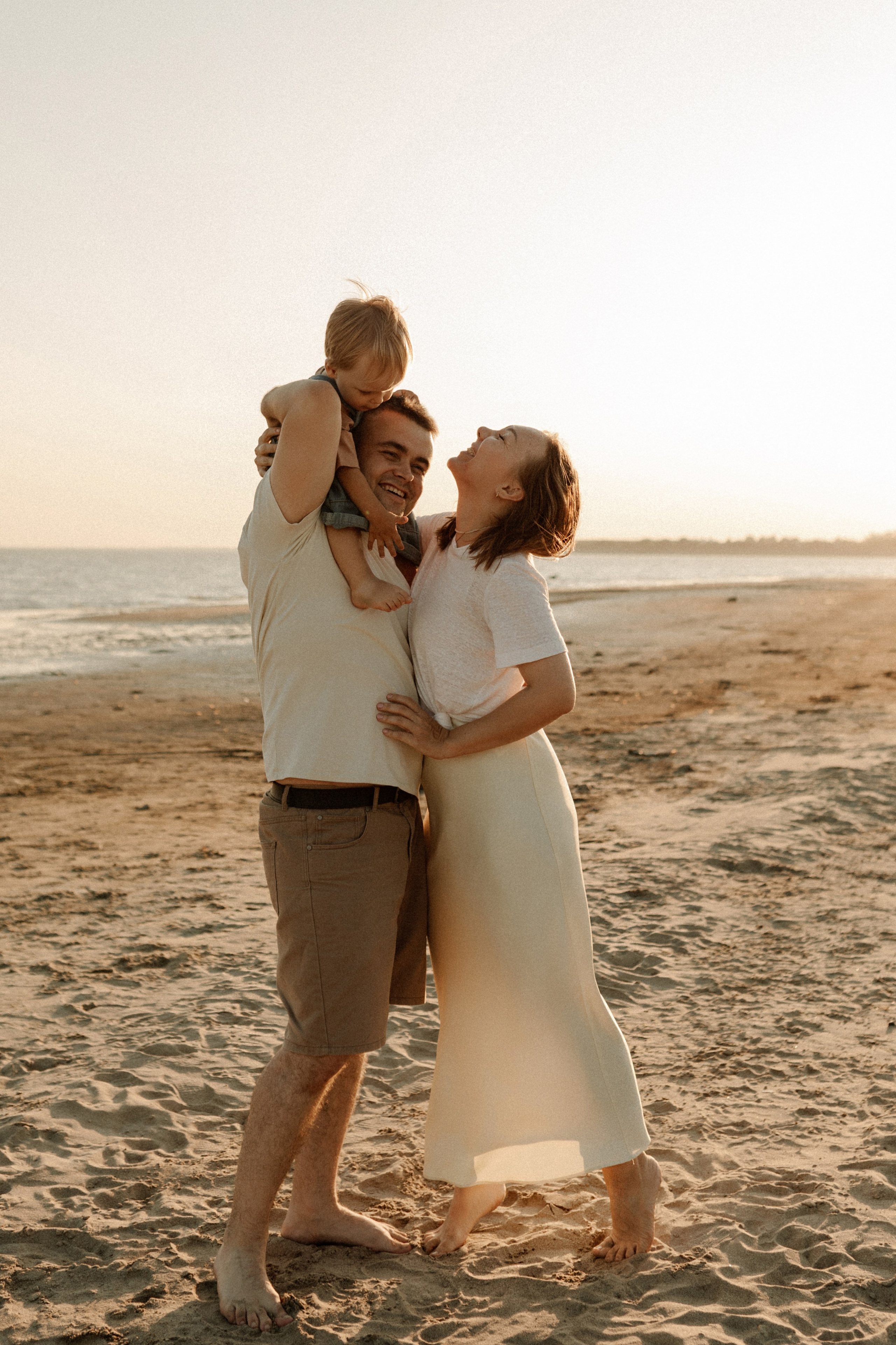 Трое у реки, не считая фотографа. Семейный фотограф в Краснодаре Яна Морева