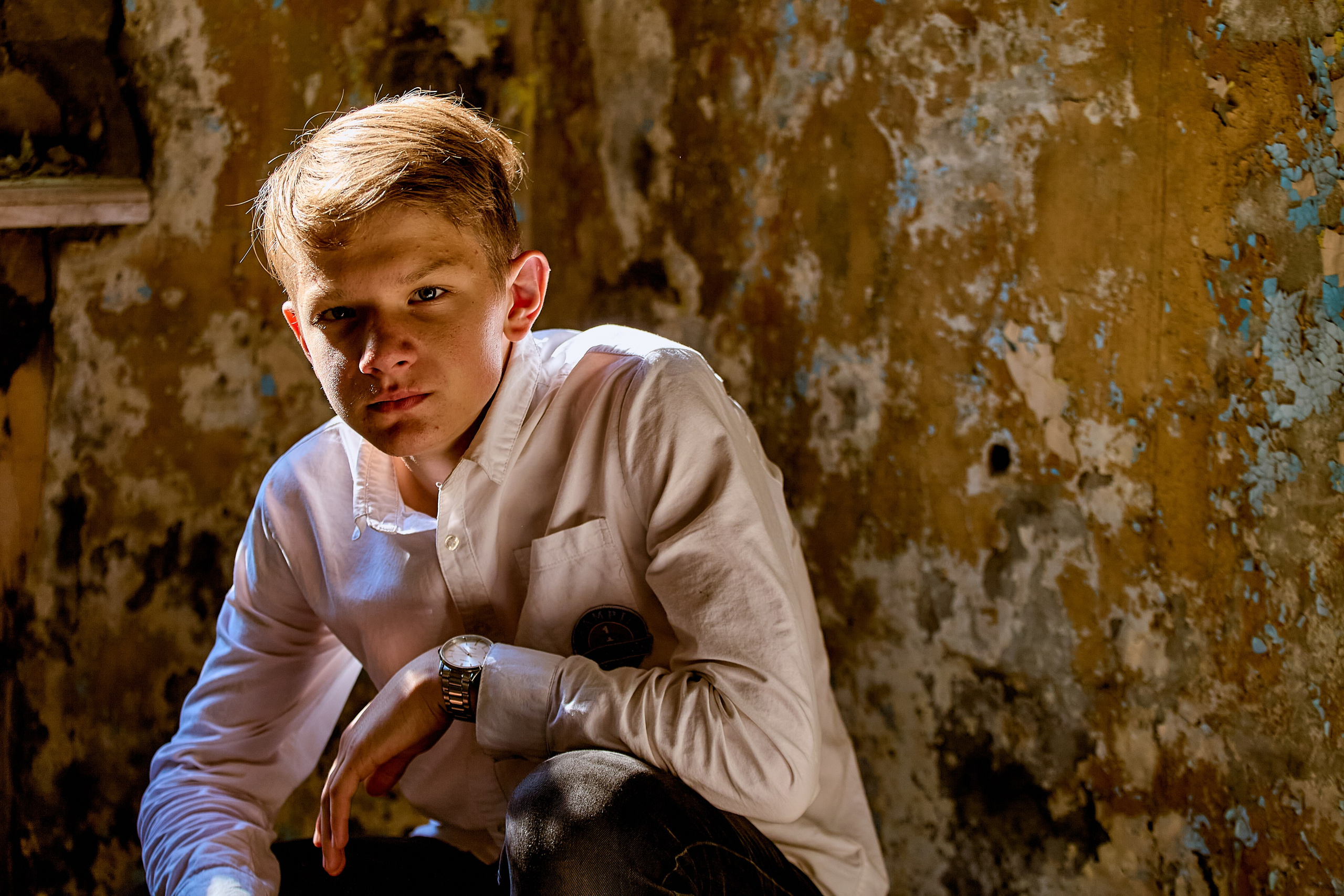 Заброшенная комната фотосессия школьника