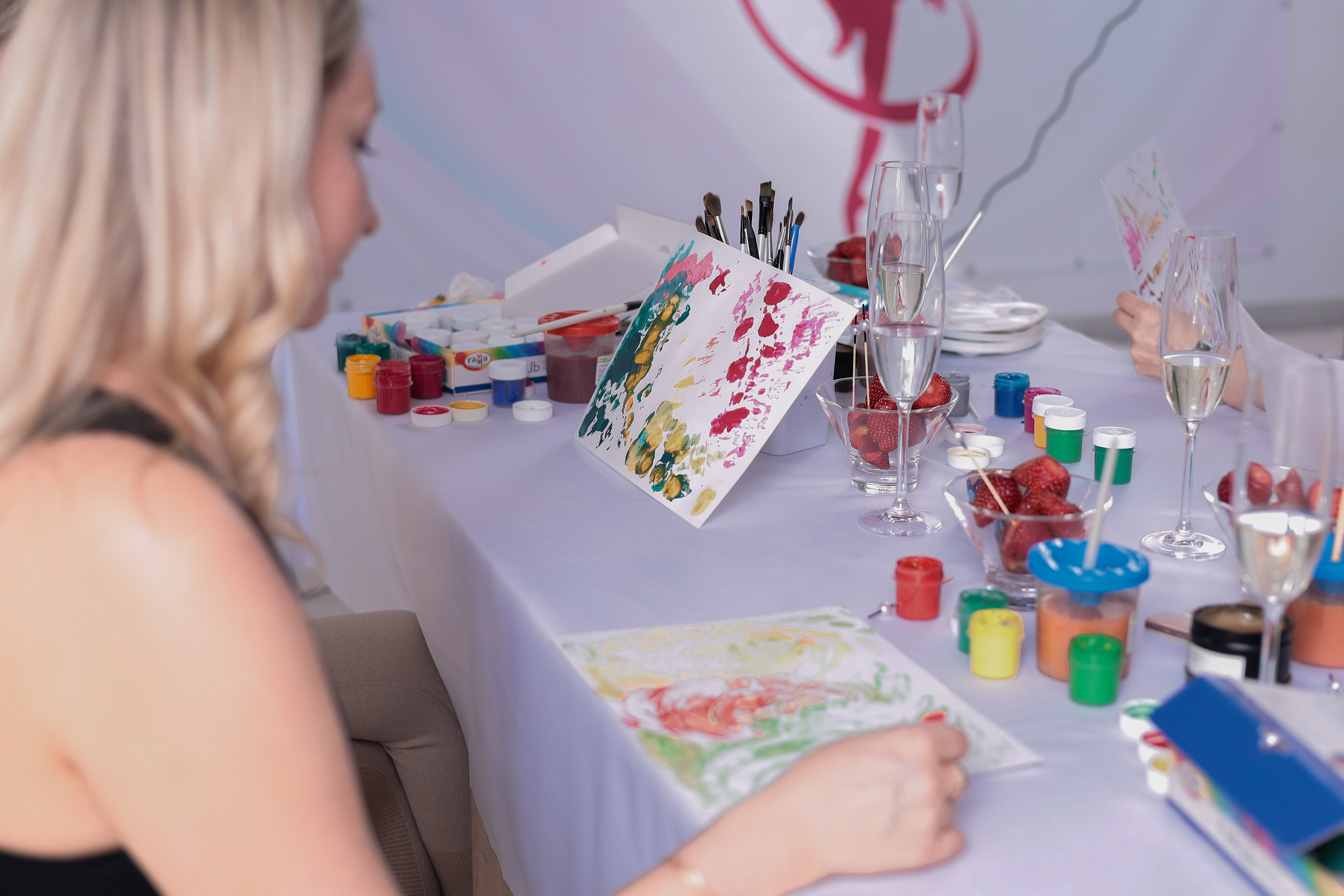 Арт-терапия + аэройога. Фотограф Надршина Лилия