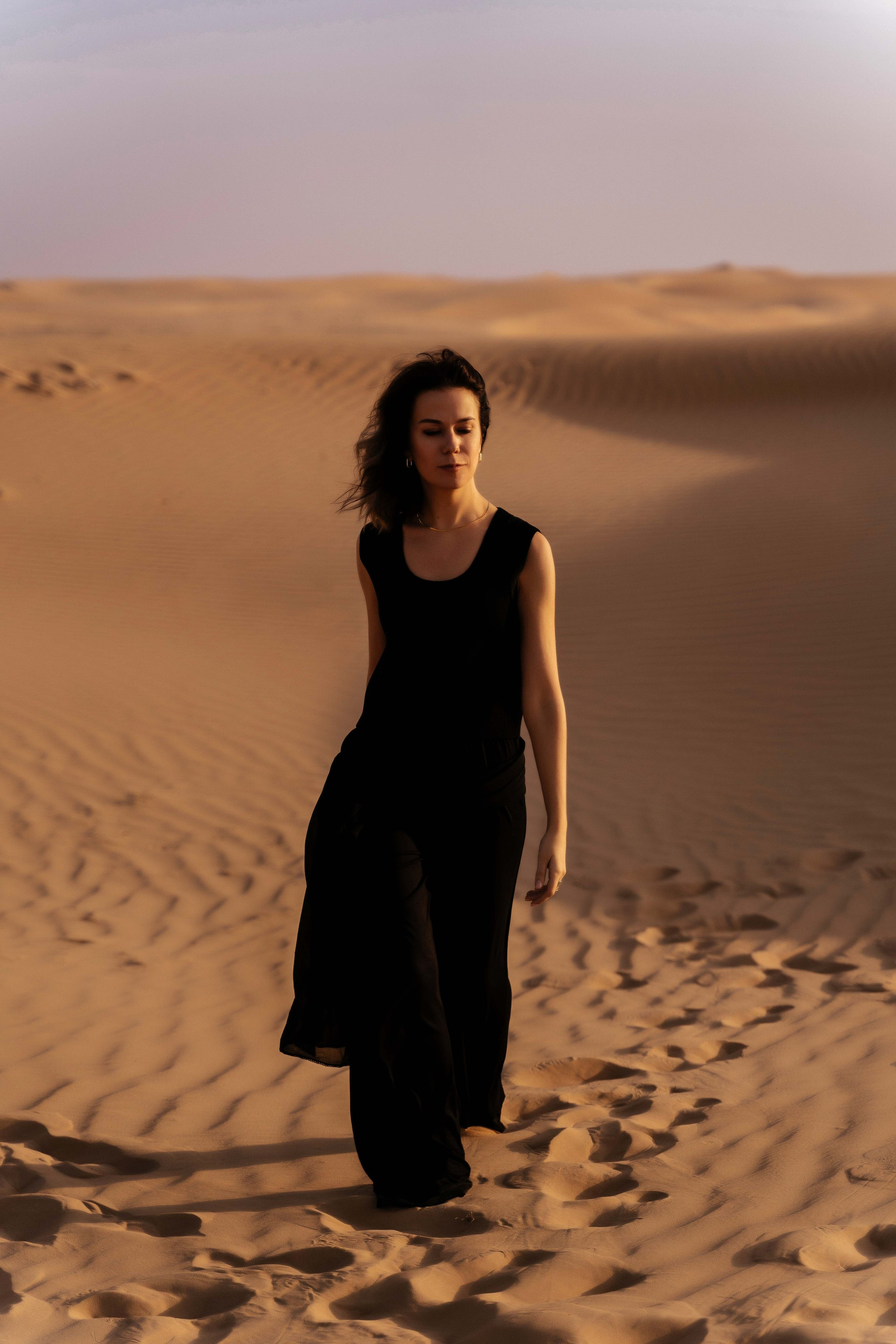 Наташа в пустыне 22 год. Фотограф и видеограф в Москве и Абу Даби Мария Кулагина
