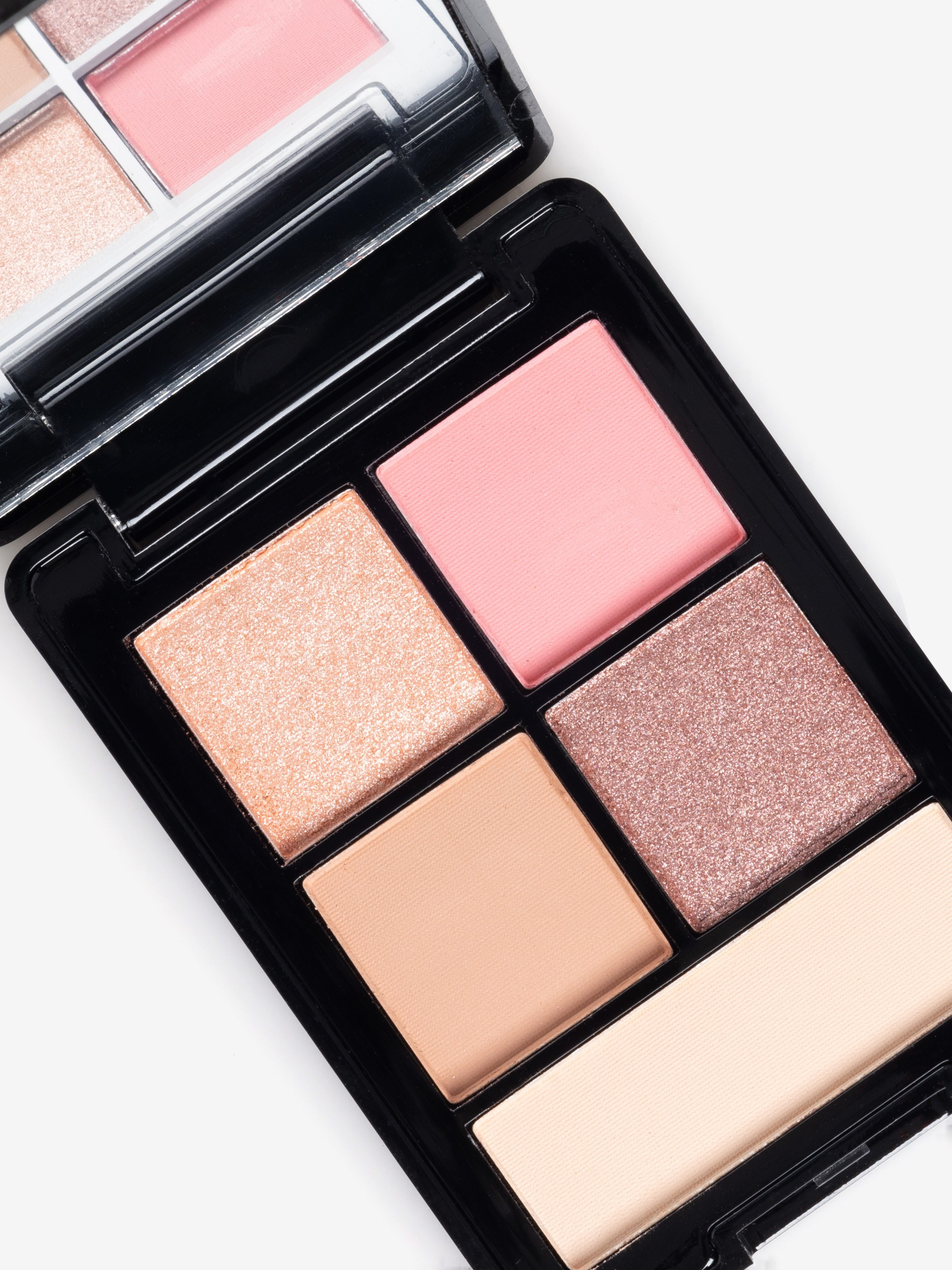 Детализация текстуры теней крупным планом | Фото для сайта визажиста