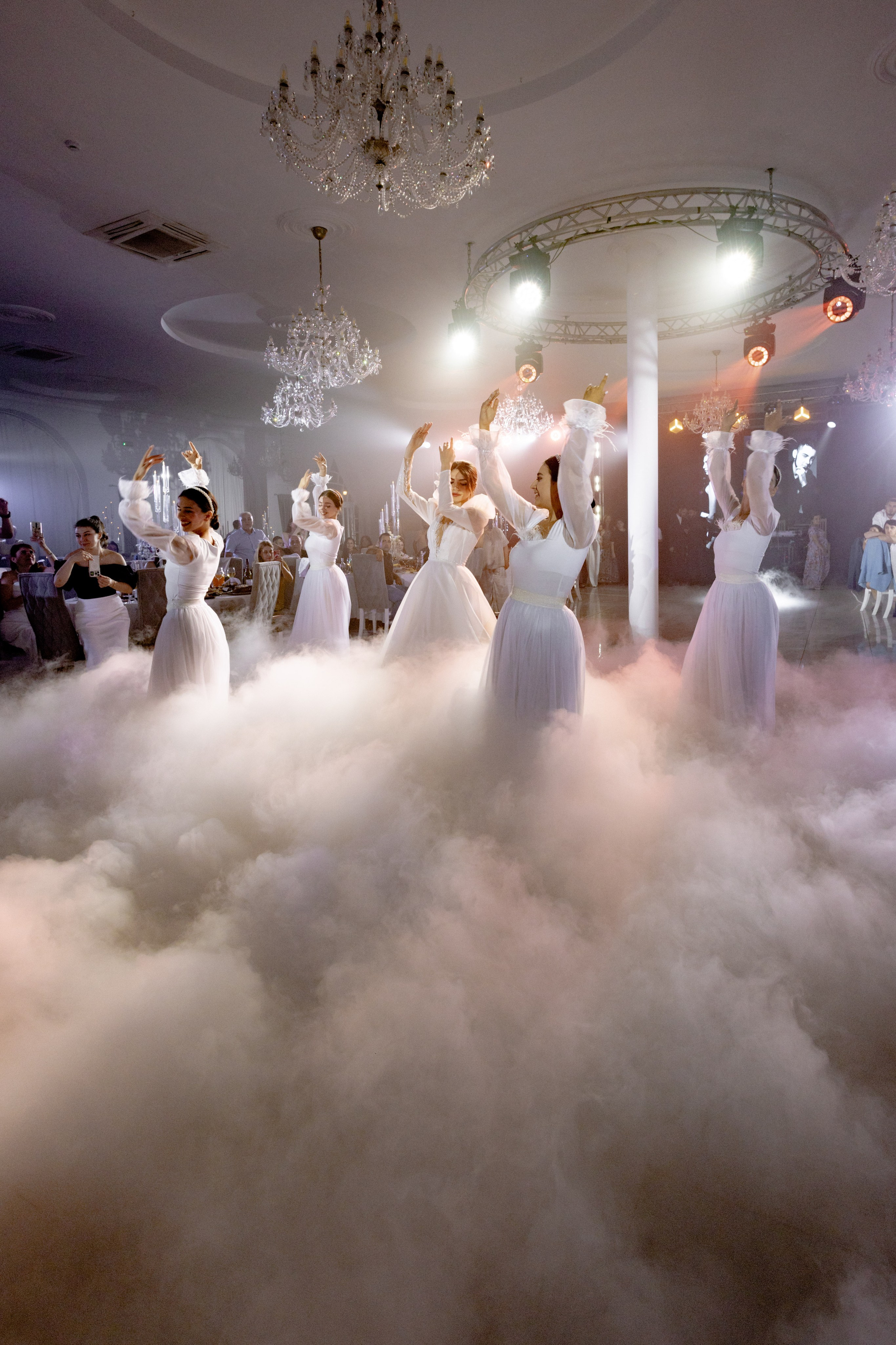 Свадебные съемки. Профессиональный фотограф и видеооператор