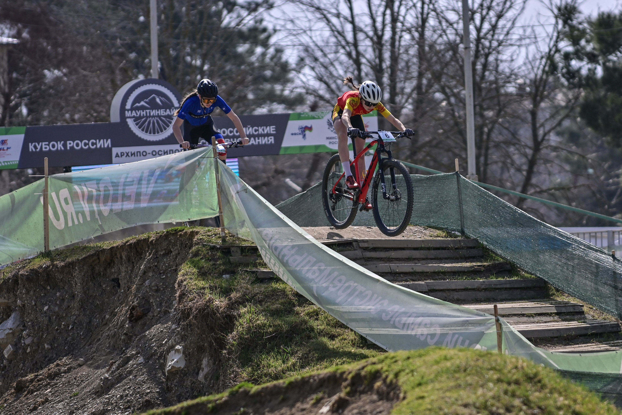 Маунтинбайк, кросс-кантри в Архипо-Осиповке 16 марта 2025. Спортивный фотограф, фотожурналист Павел Ларькин