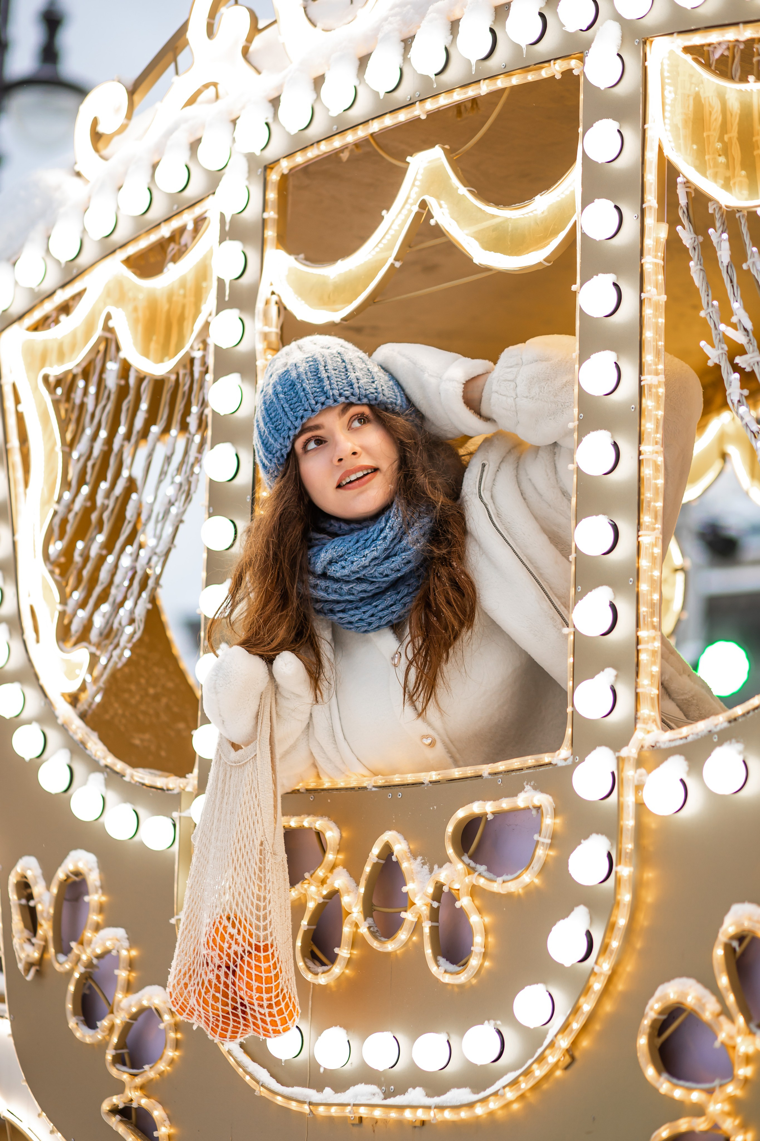 Вероника. Новогодняя фотопрогулка на Манежной площади. Свадебный и семейный фотограф в Колпино и СПб Юлия Папанова