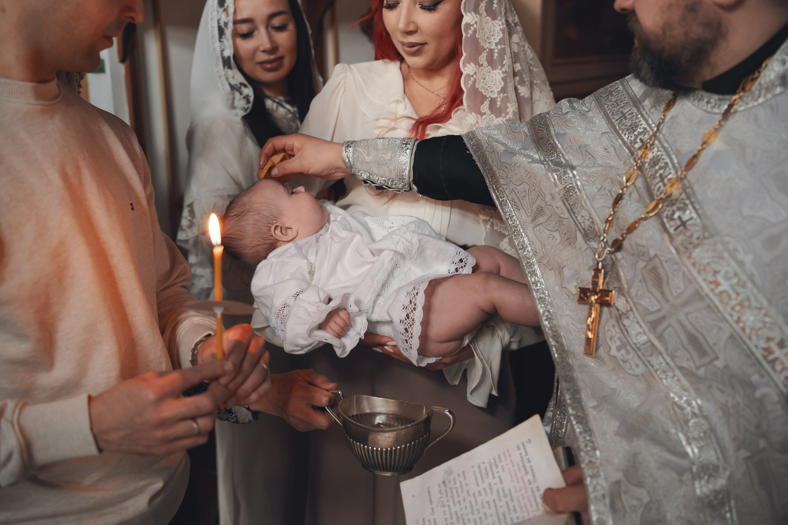 Крещение в православном Храме Воскресения Словущего в Даниловской Слободе. Семейный фотограф в Москве 📸