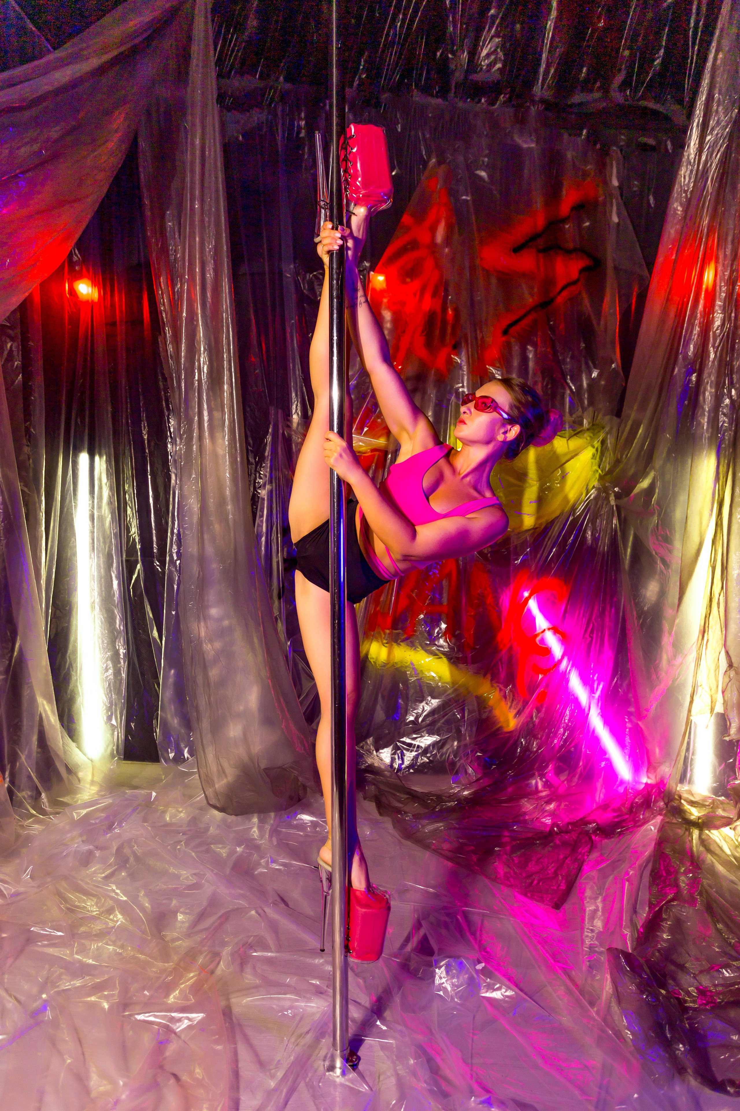 Тематическая фотосессия на пилоне