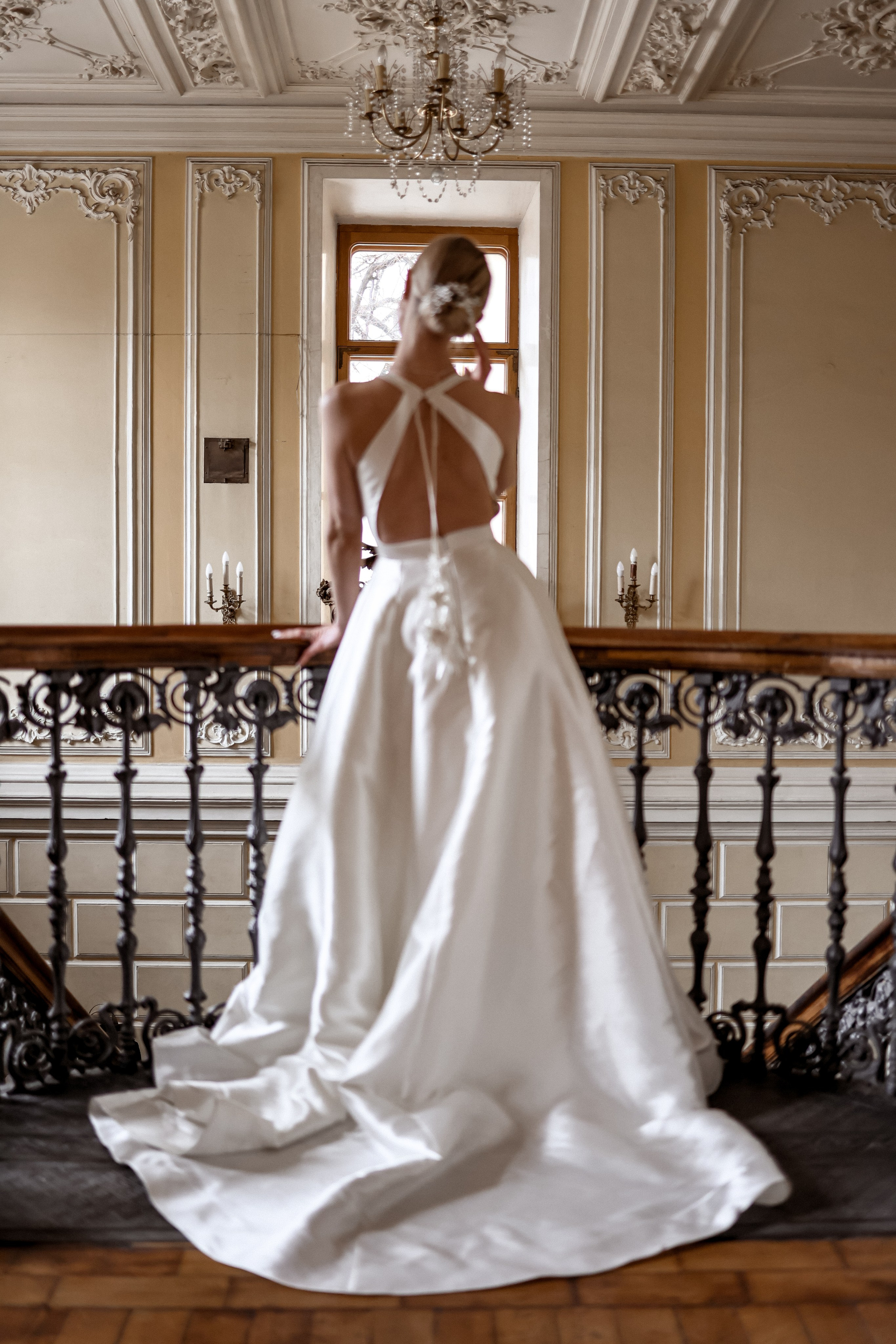 Свадебная love story в особняке. Свадебный и семейный фотограф Москва и Московская область