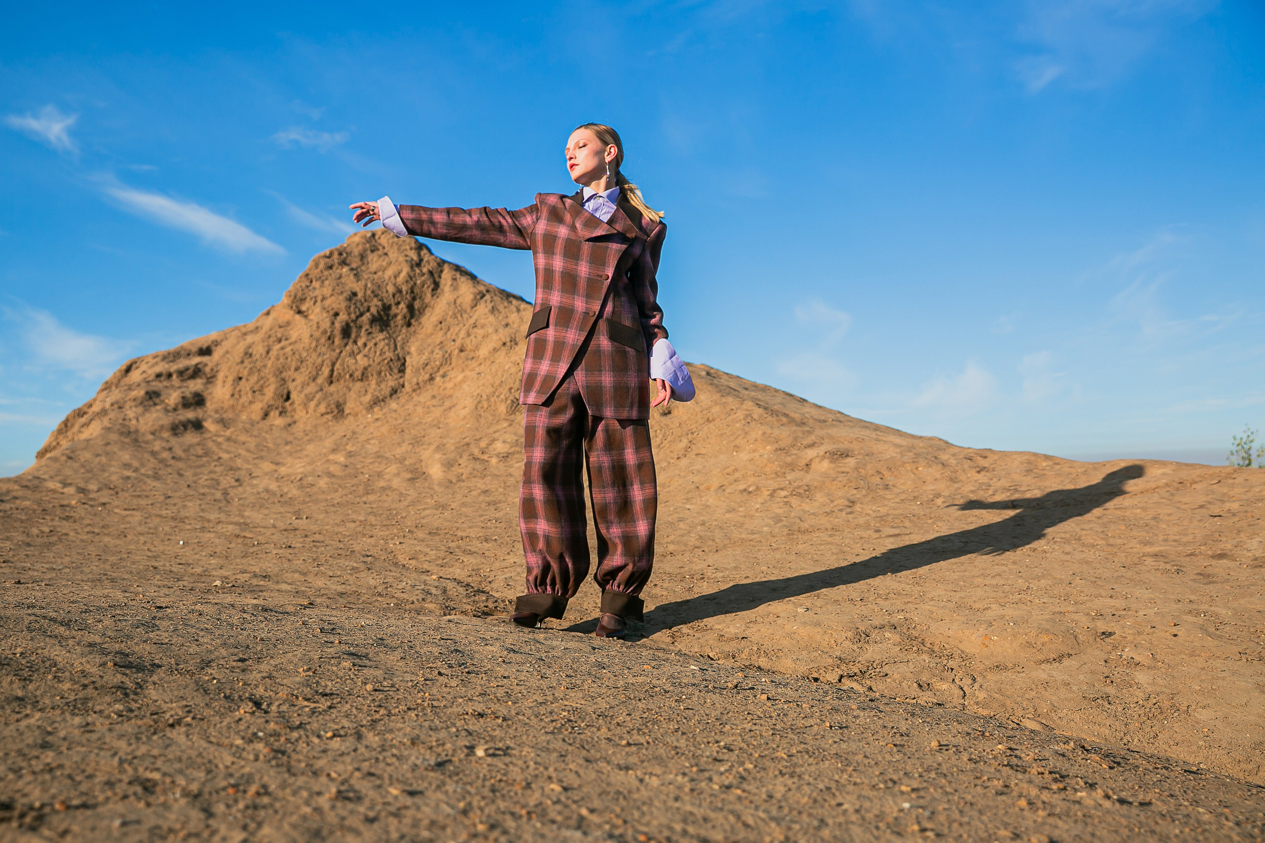 LOOKBOOK Autumn 2025 for AMUNESTIC. АННА ВЕРСО / ANNA VERSO | Визуальный художник / Visual artist