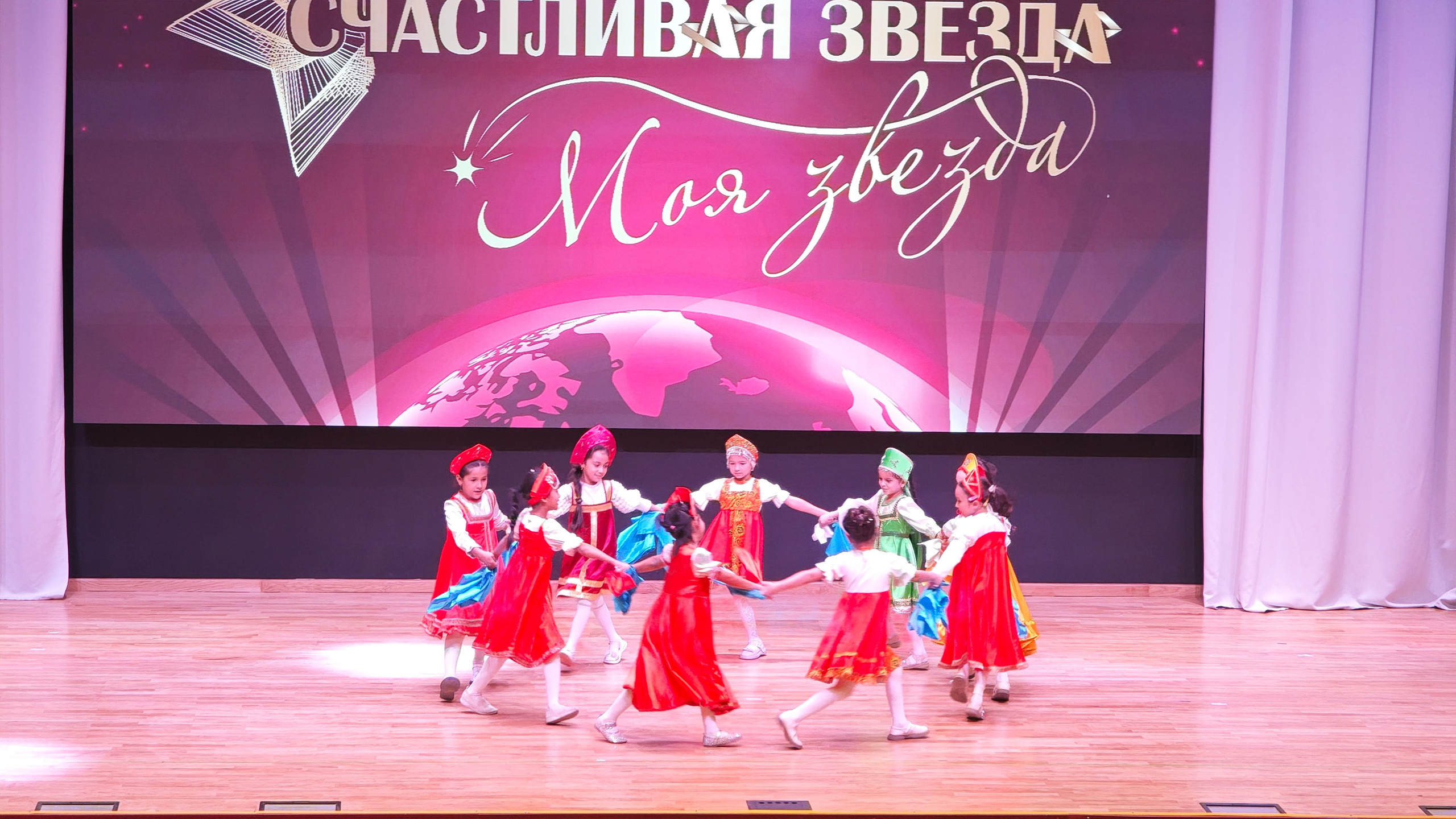 1 ноября 2025 г, г. Бохтар, Таджикистан. Золотое яблочко