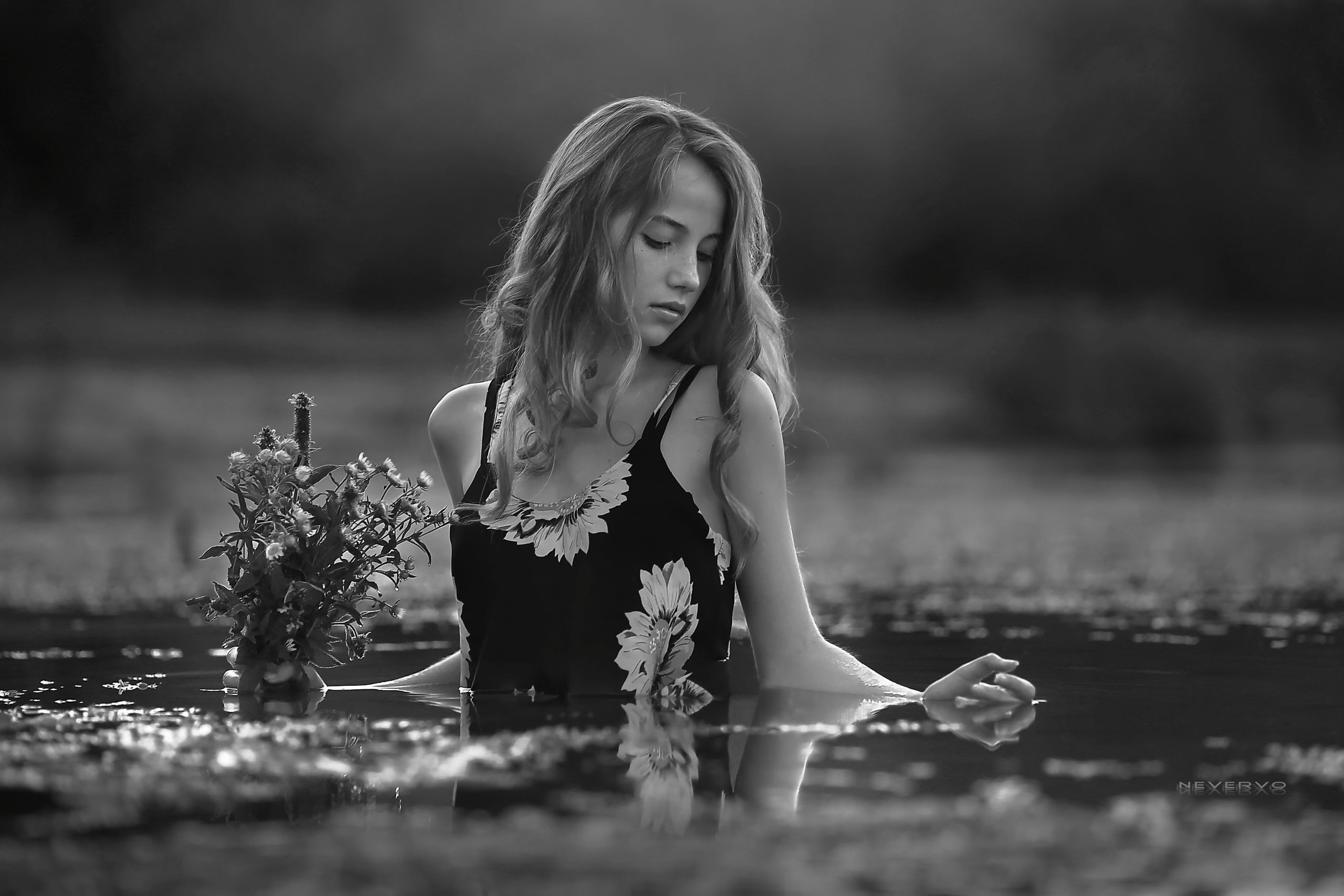 Черно-белая фотосъемка. B&W съемка в Москве. ЧБ фотограф Олег Голишник. Арт-фотограф Олег Голишников. Творческая мастерская