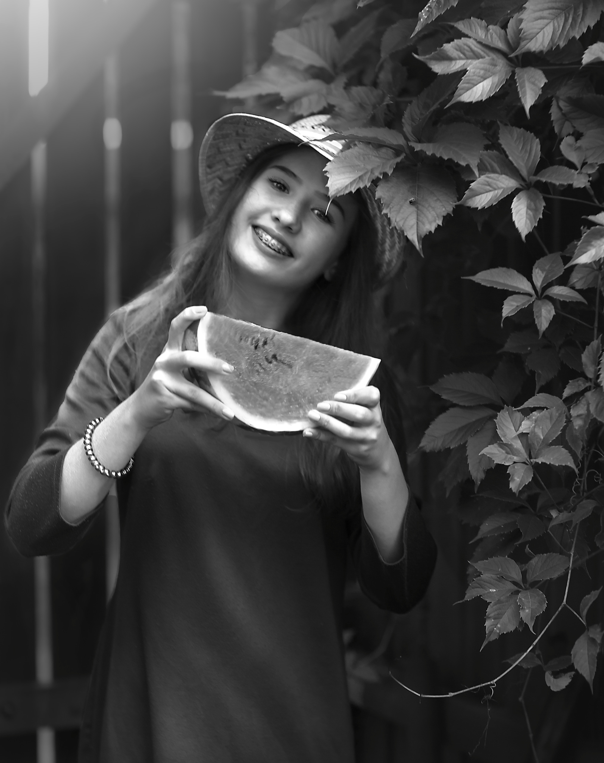 Черно-белая фотосъемка. B&W съемка в Москве. ЧБ фотограф Олег Голишник. Арт-фотограф Олег Голишников. Творческая мастерская