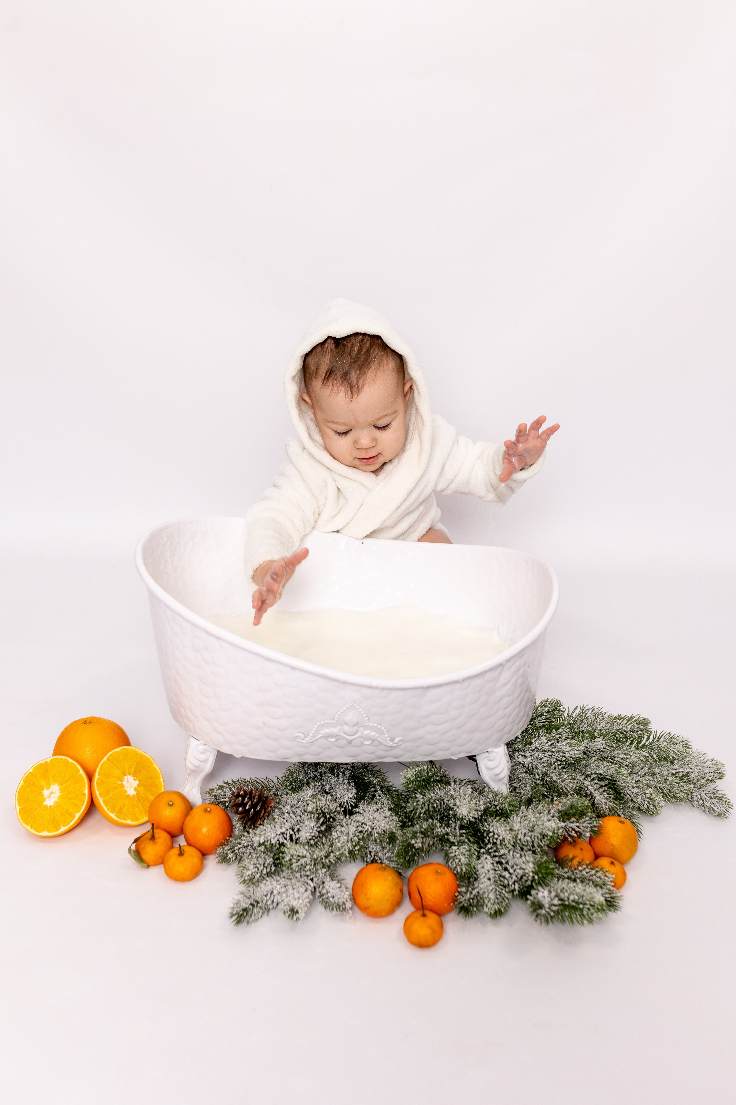 Молочные ванночки. Фотограф новорожденных. Детский и семейный фотограф Марьяна Юдина