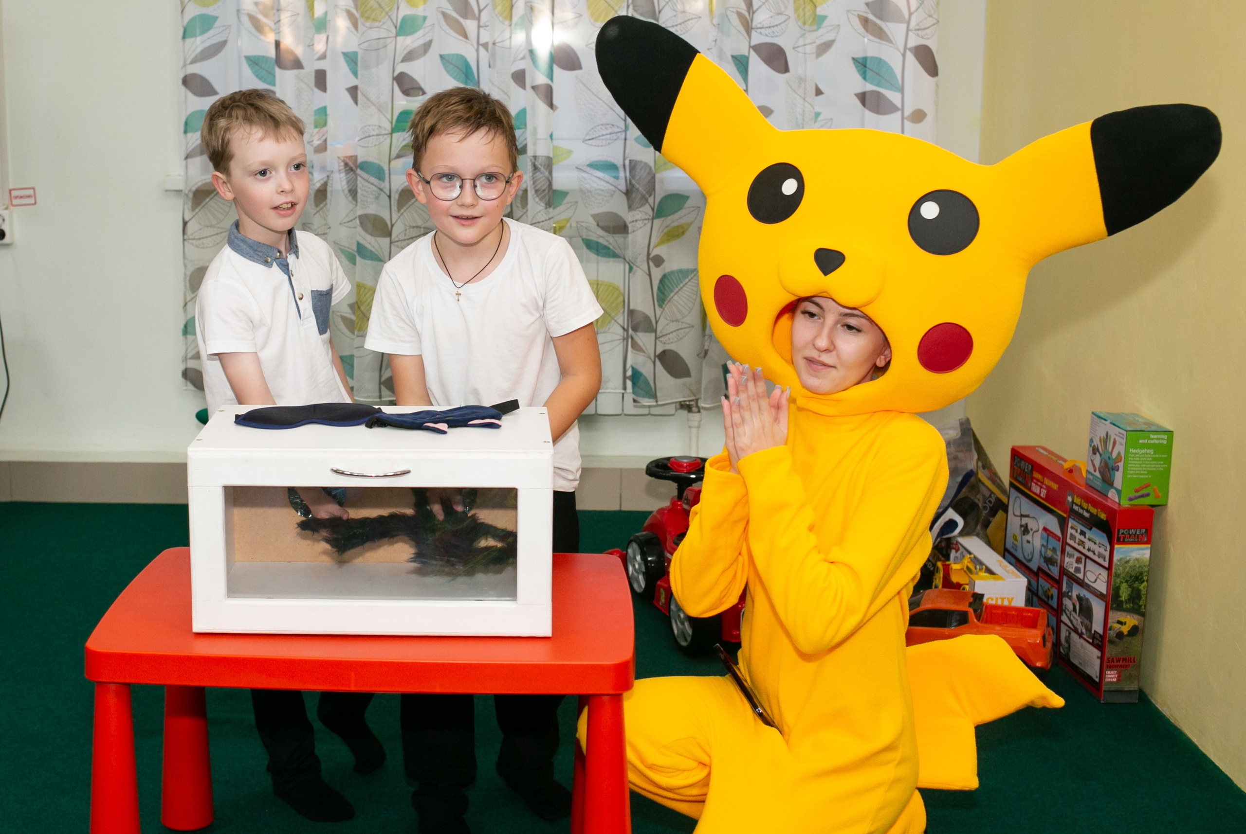 Белый кролик. Пикачу. Фотограф новорожденных и семейный фотограф НСО г. Бердск Марина Львова