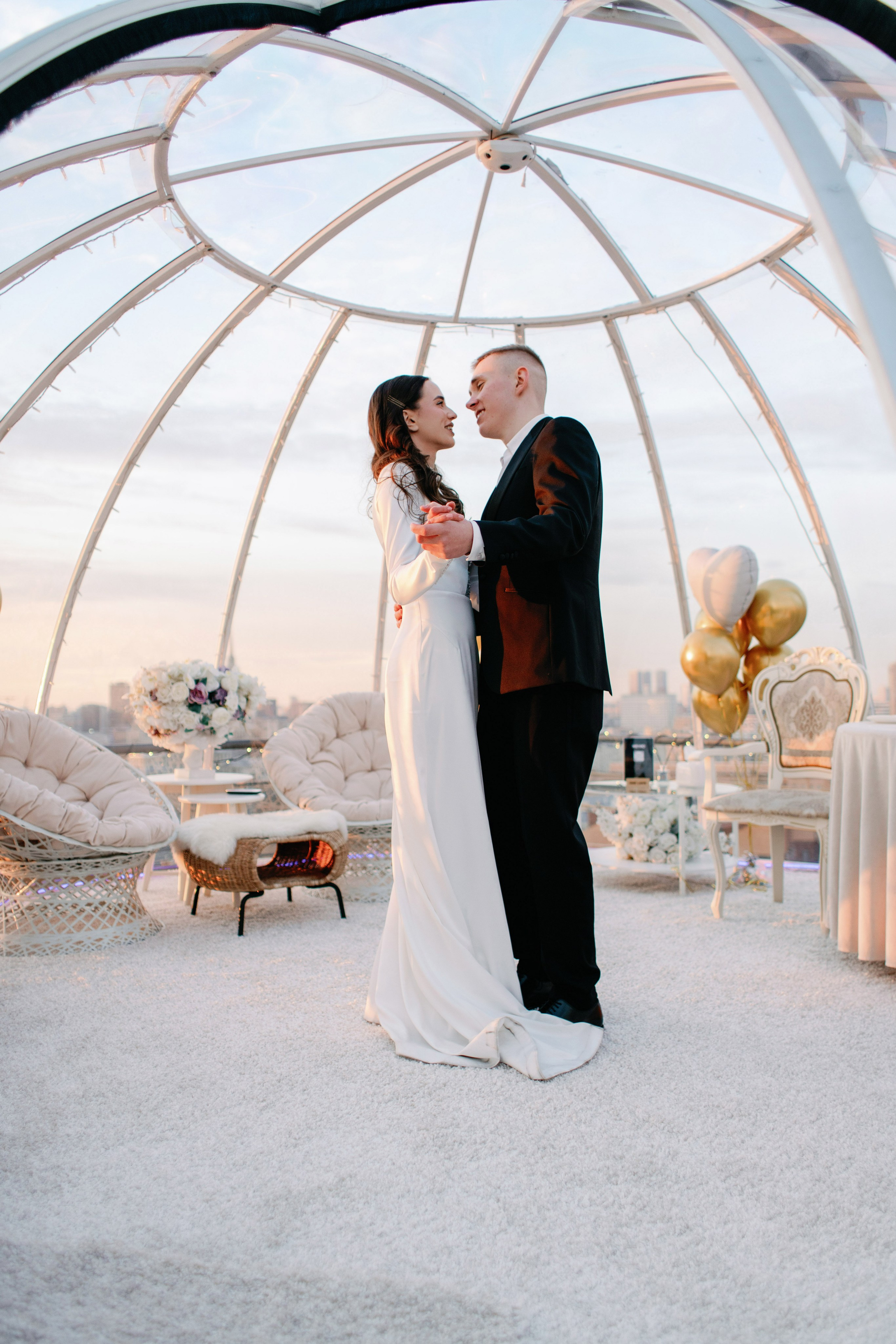 Свадьба для двоих в Москве, фотосессия на крыше, сборы, прогулка в Barvikha Luxury Village