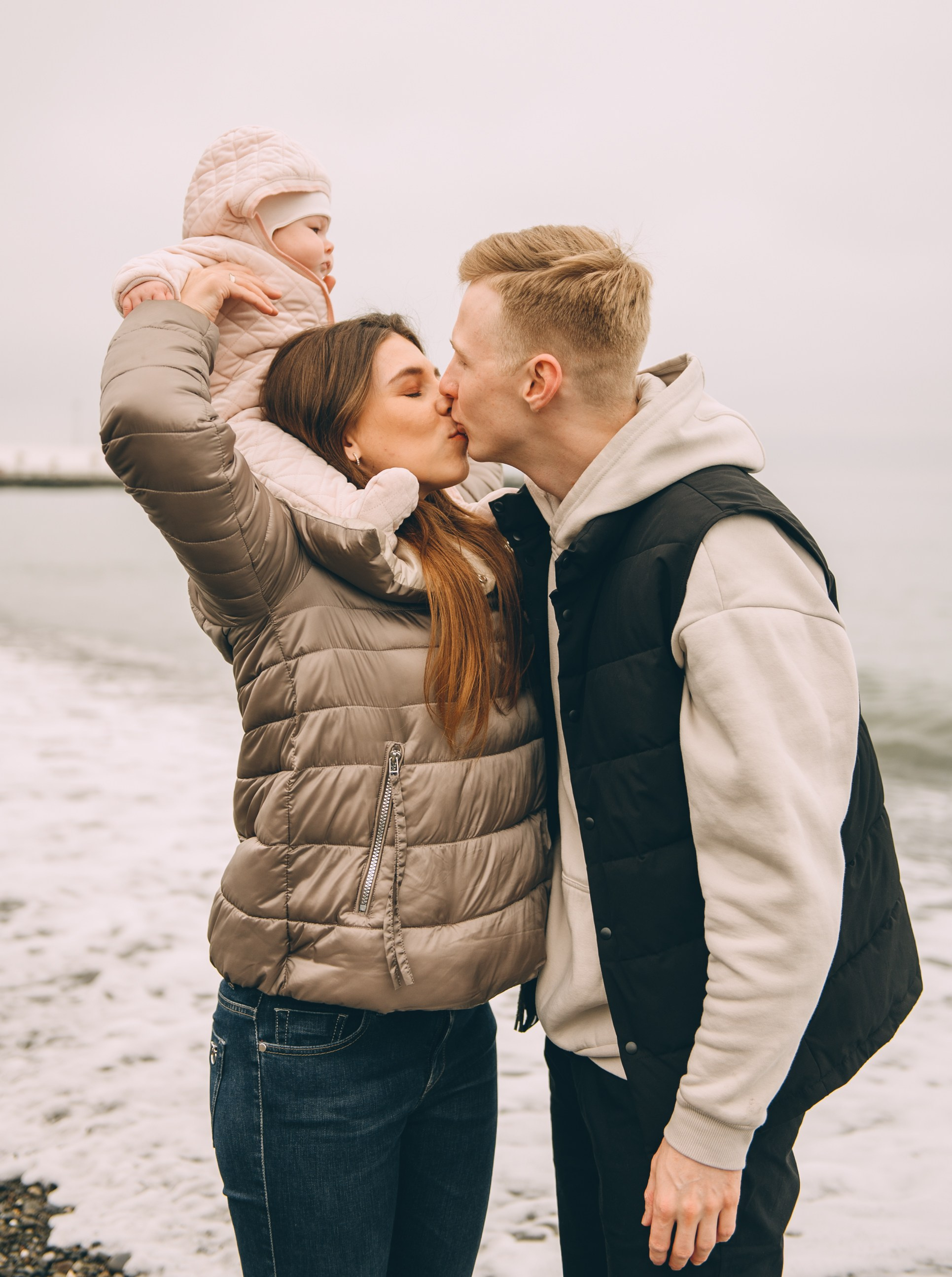 Море зимой, пляж Ривьера. Свадебный и семейный фотограф София Невская