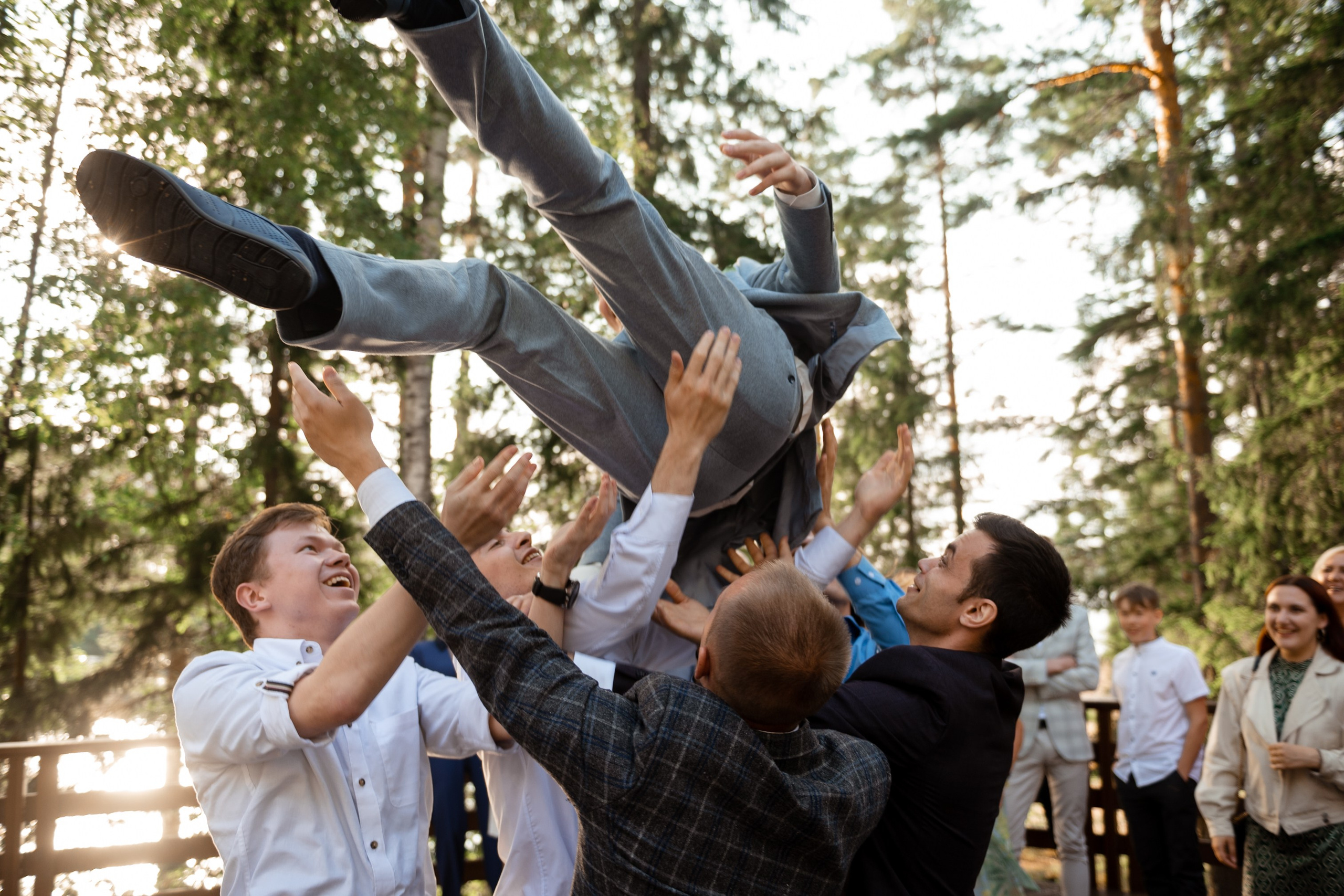 Весь день под дождем, вечером закат на озере. Свадебный и семейный фотограф София Невская