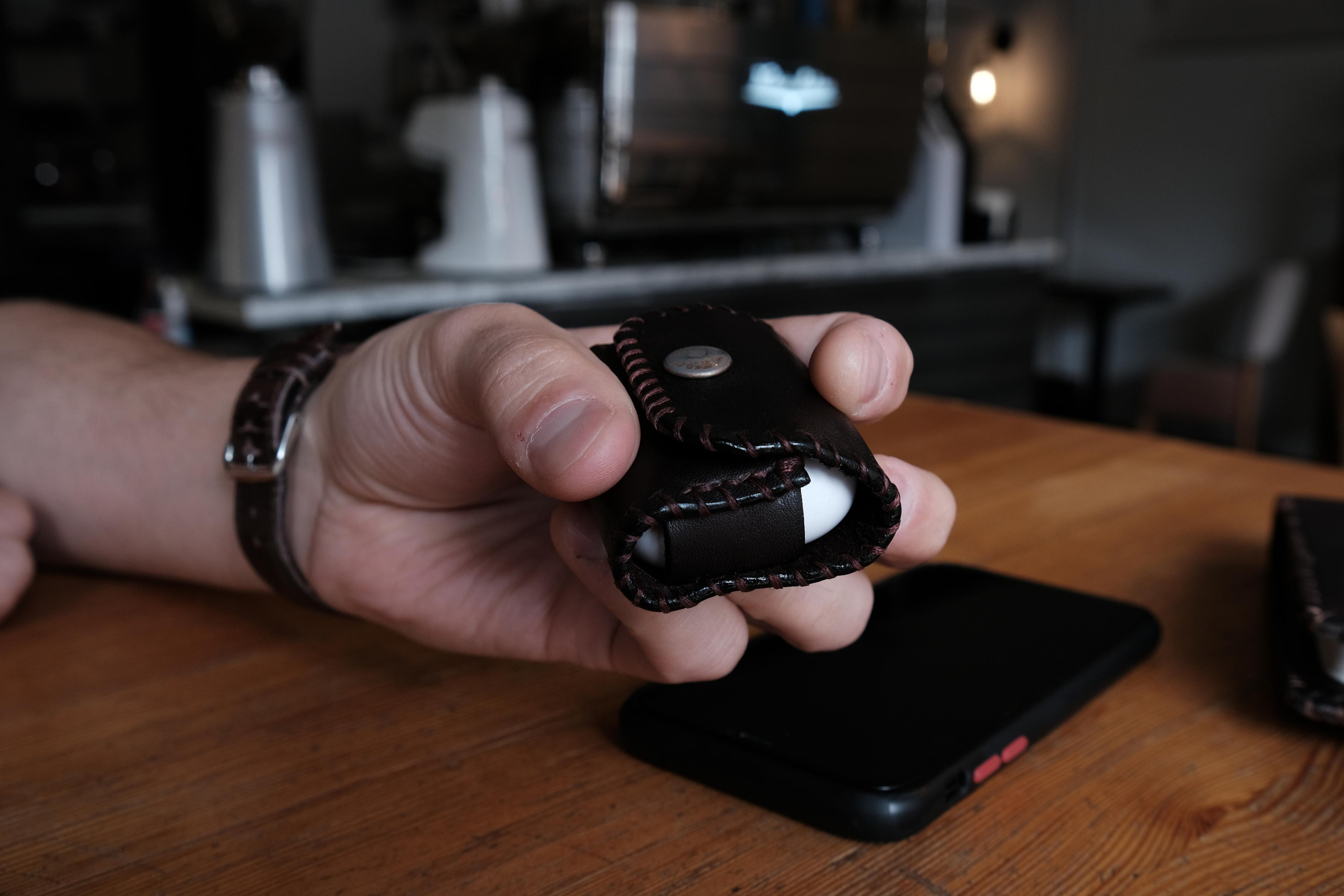 Чехол для наушников AirPods Pro из коричневой 2 мм юфти с матовым финишем. 