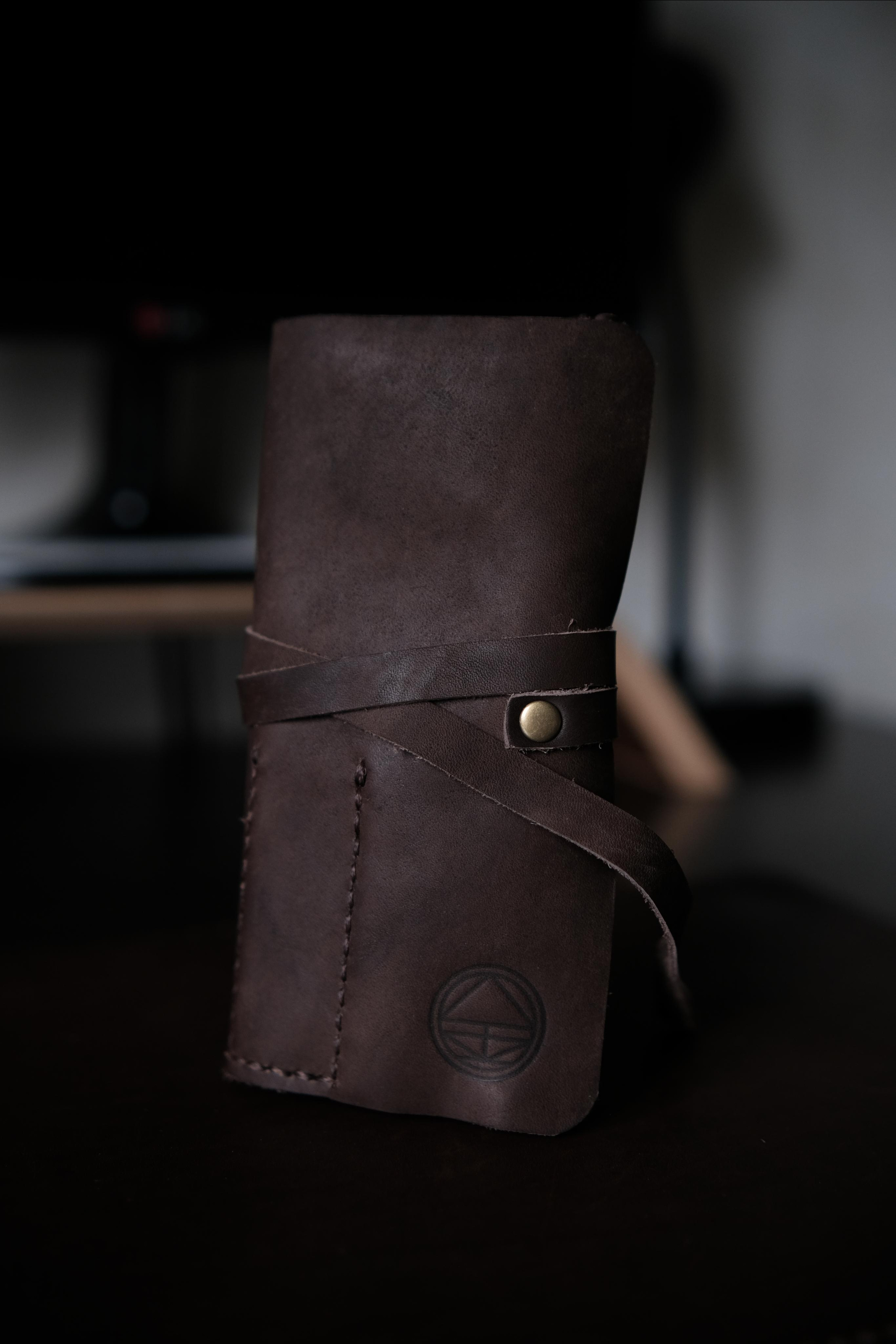 Чехол для инструментов из орехового краста 1.2 мм (до покрытия воском). 