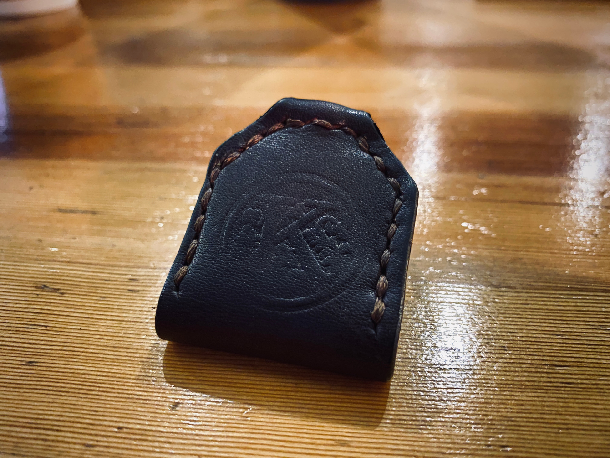 Чехол для медиаторов \ SD-кард из коричневой 2 мм юфти с матовым финишем. 