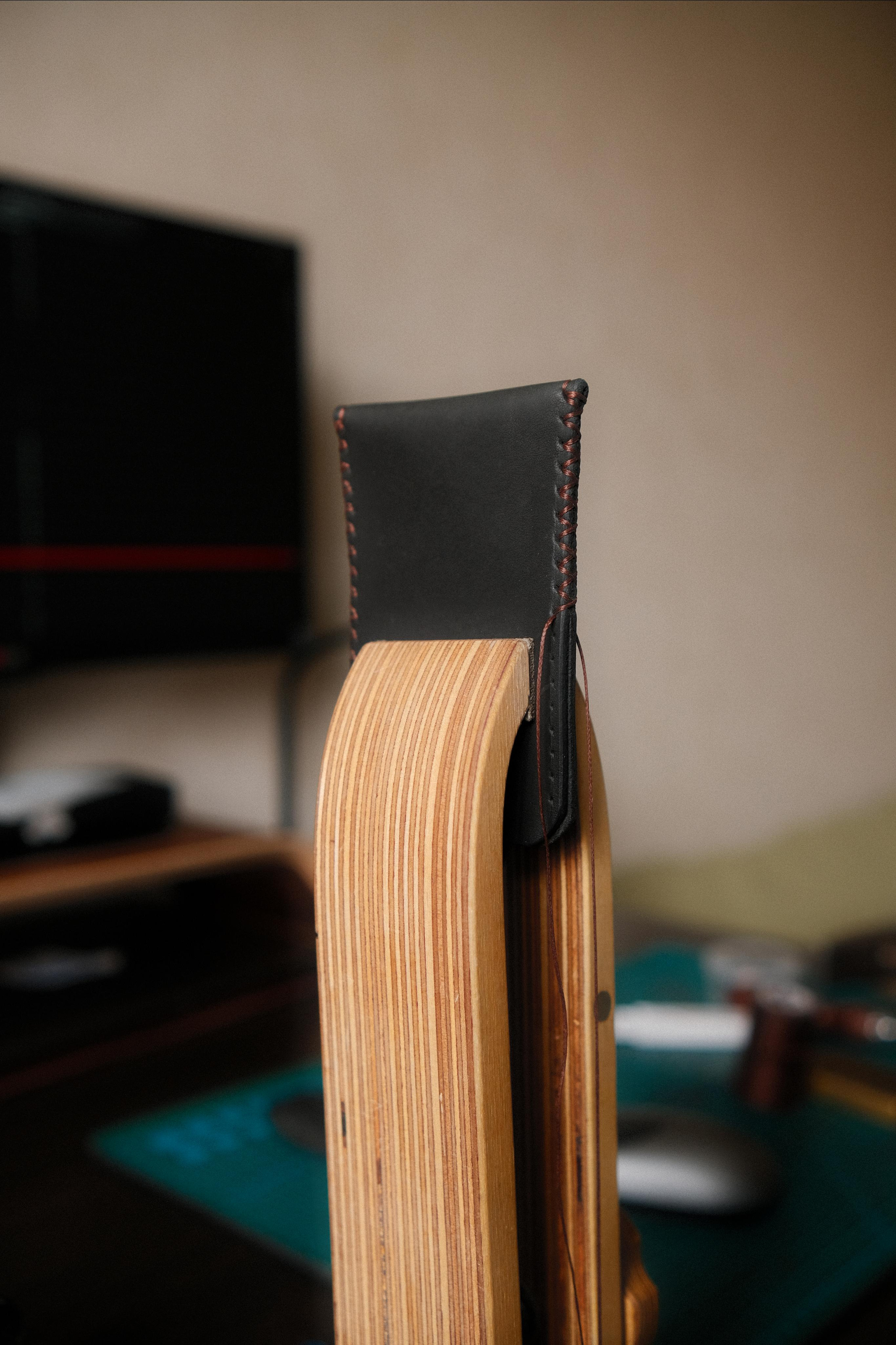 Кардхолдер из 2 мм черной юфти + держатель на ремень.