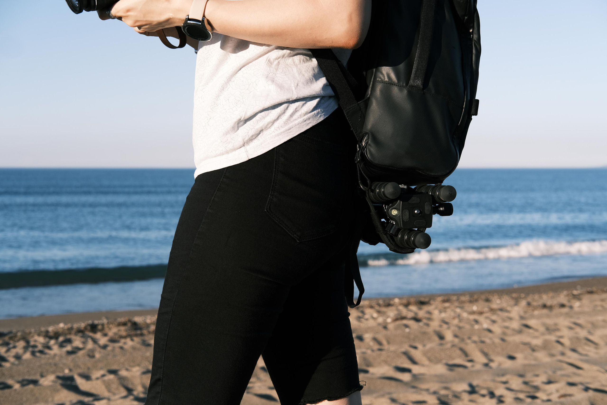 Backpack straps made of 2 mm black leather.