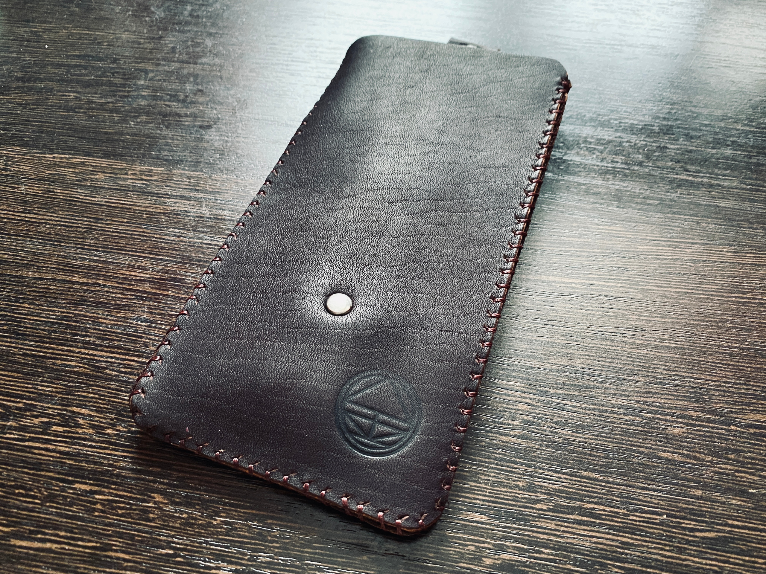 Чехол для телефона из коричневой 2 мм юфти.