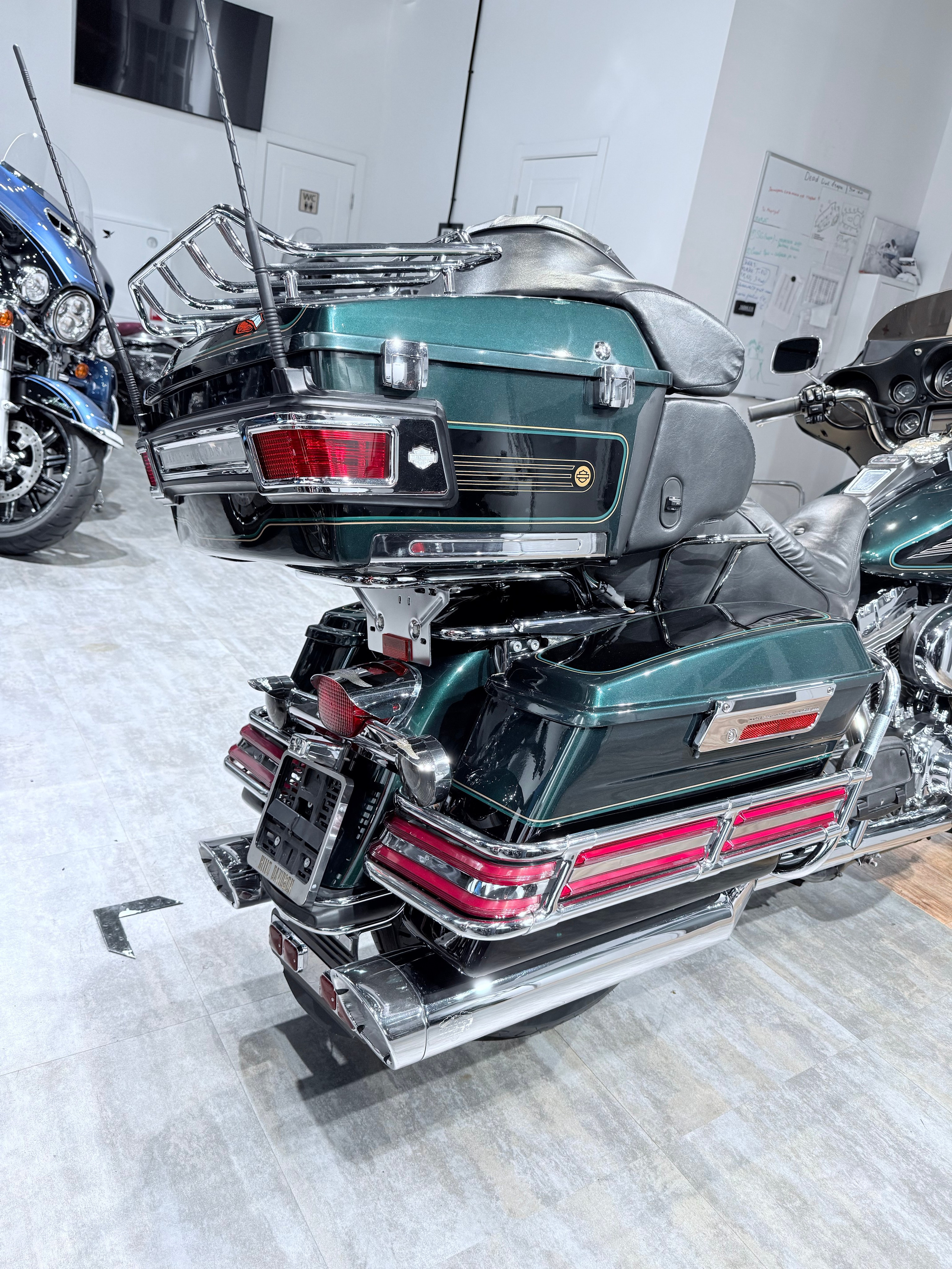 Electra Glide Emerald Green. Hello Davidson, Москва. Только хорошие мотоциклы…