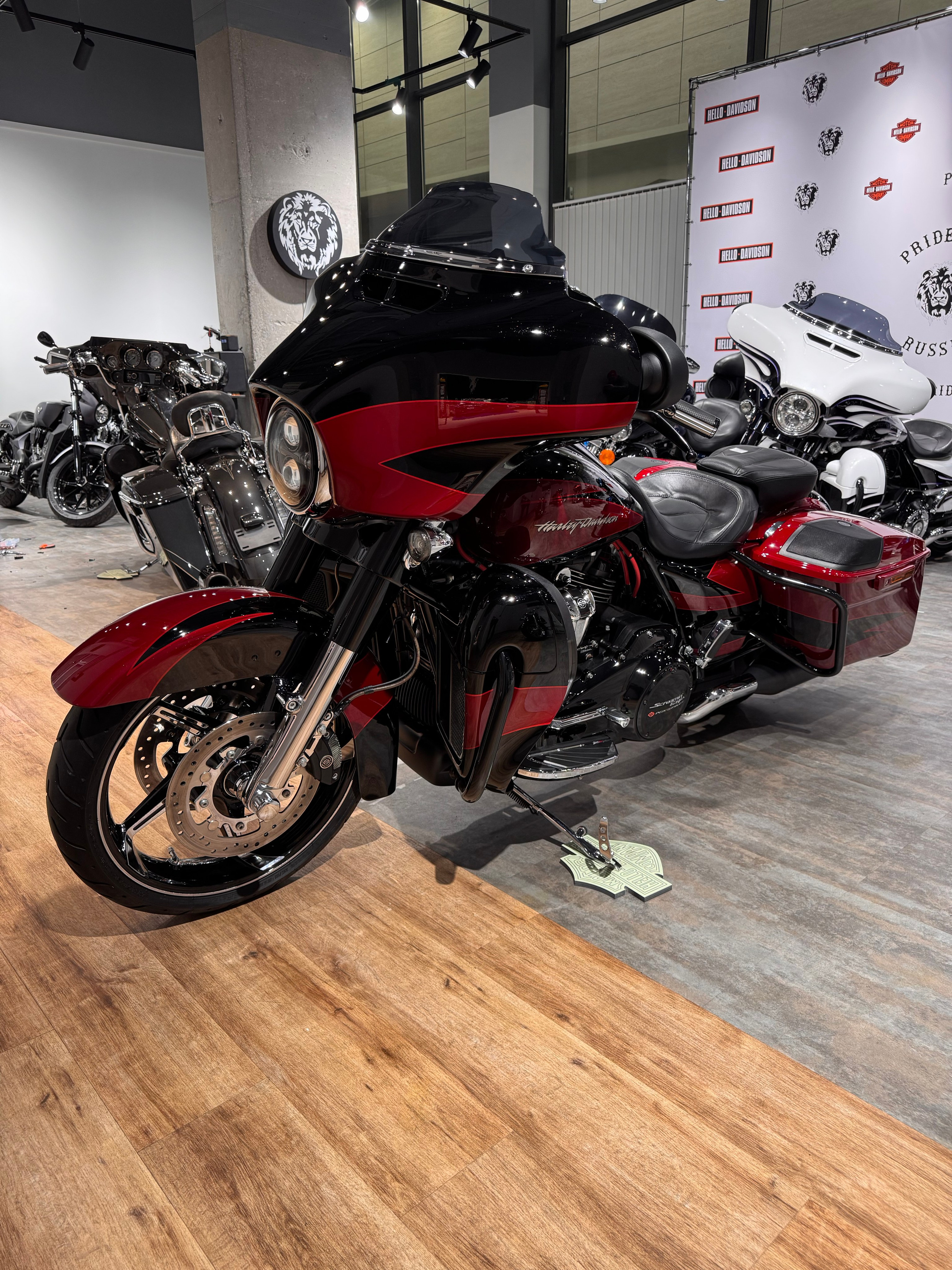 Купить Harley-Davidson 114 CVO Street Glide Special (Touring) — подробнее на сайте. Hello Davidson, Москва. Только хорошие мотоциклы…