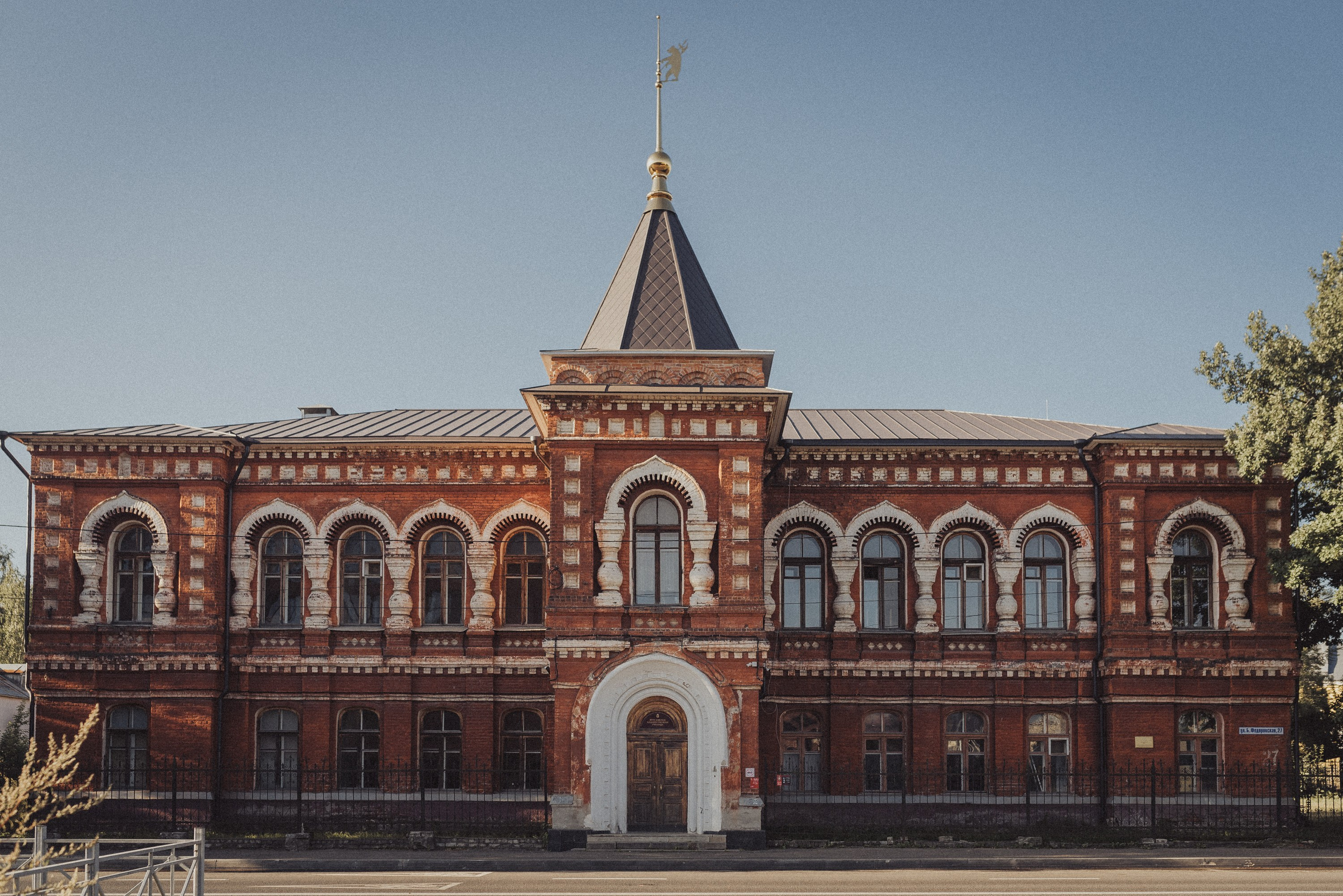 Проект #улицыгорода. Ярославль, улица Большая Фёдоровская. Документальный фотограф Илья Тихановский